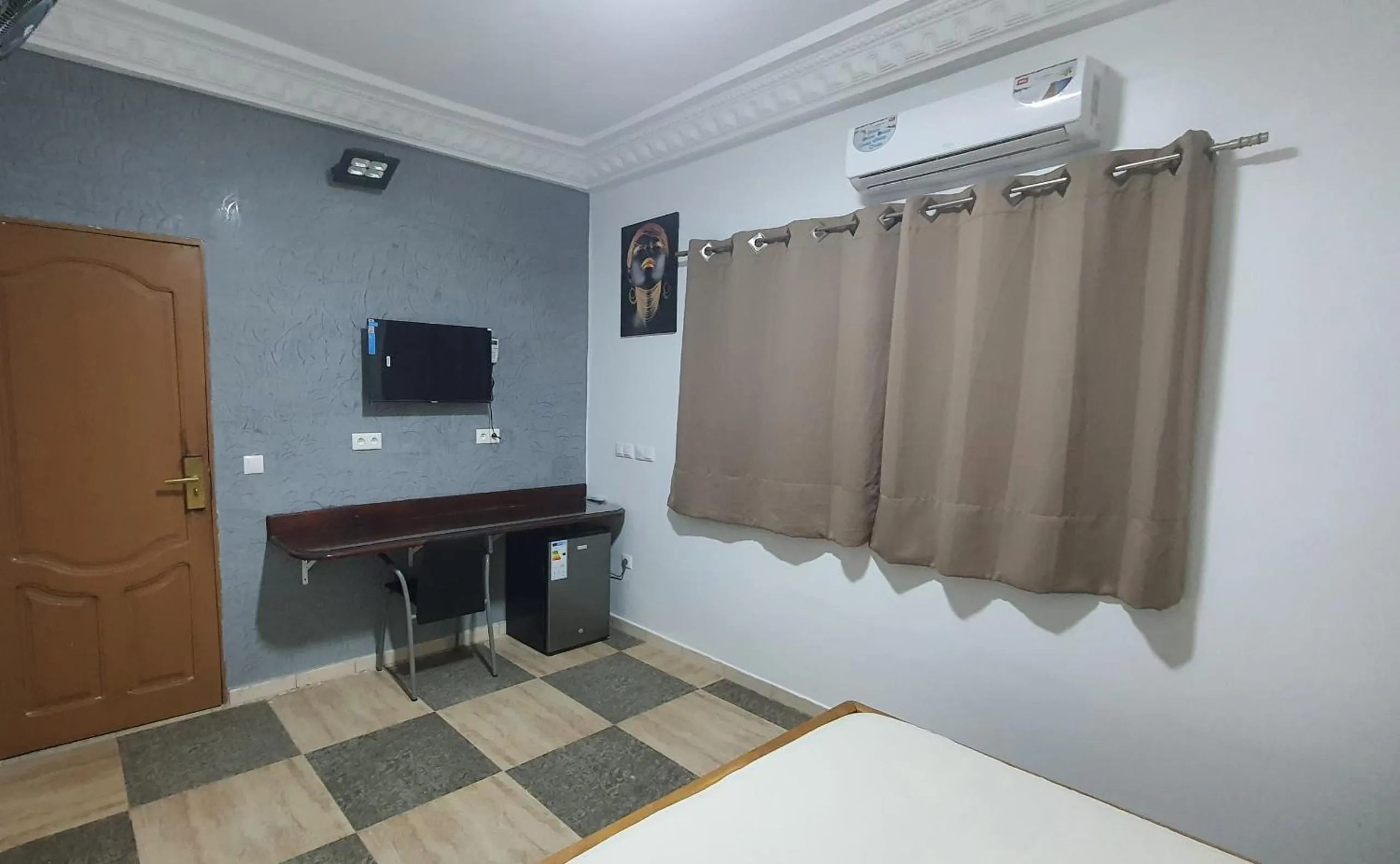 Photo of the whole room, Bed in Résidence abdou diouf