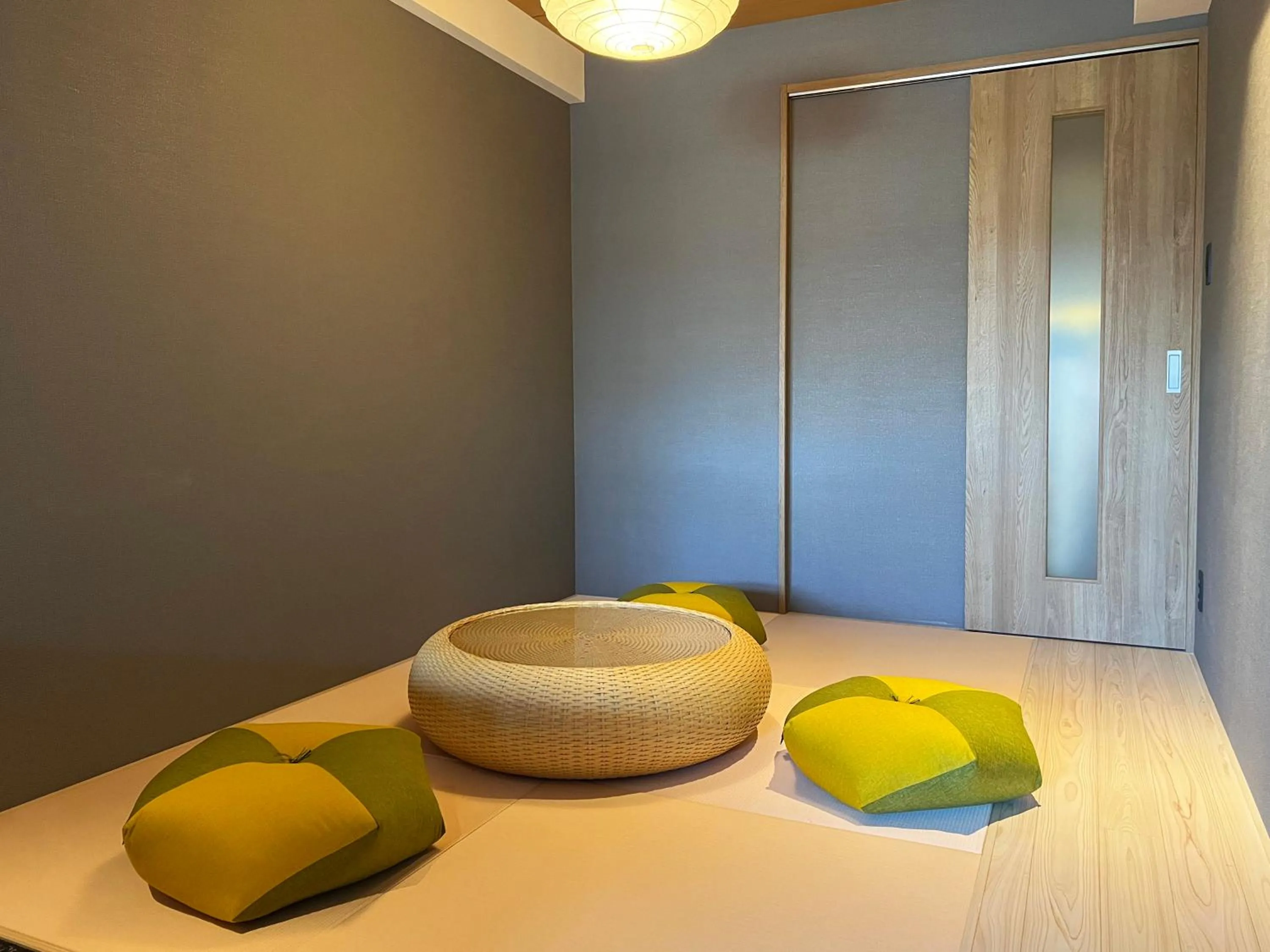 Seating area, Bed in Rinn Gion Shirakawa