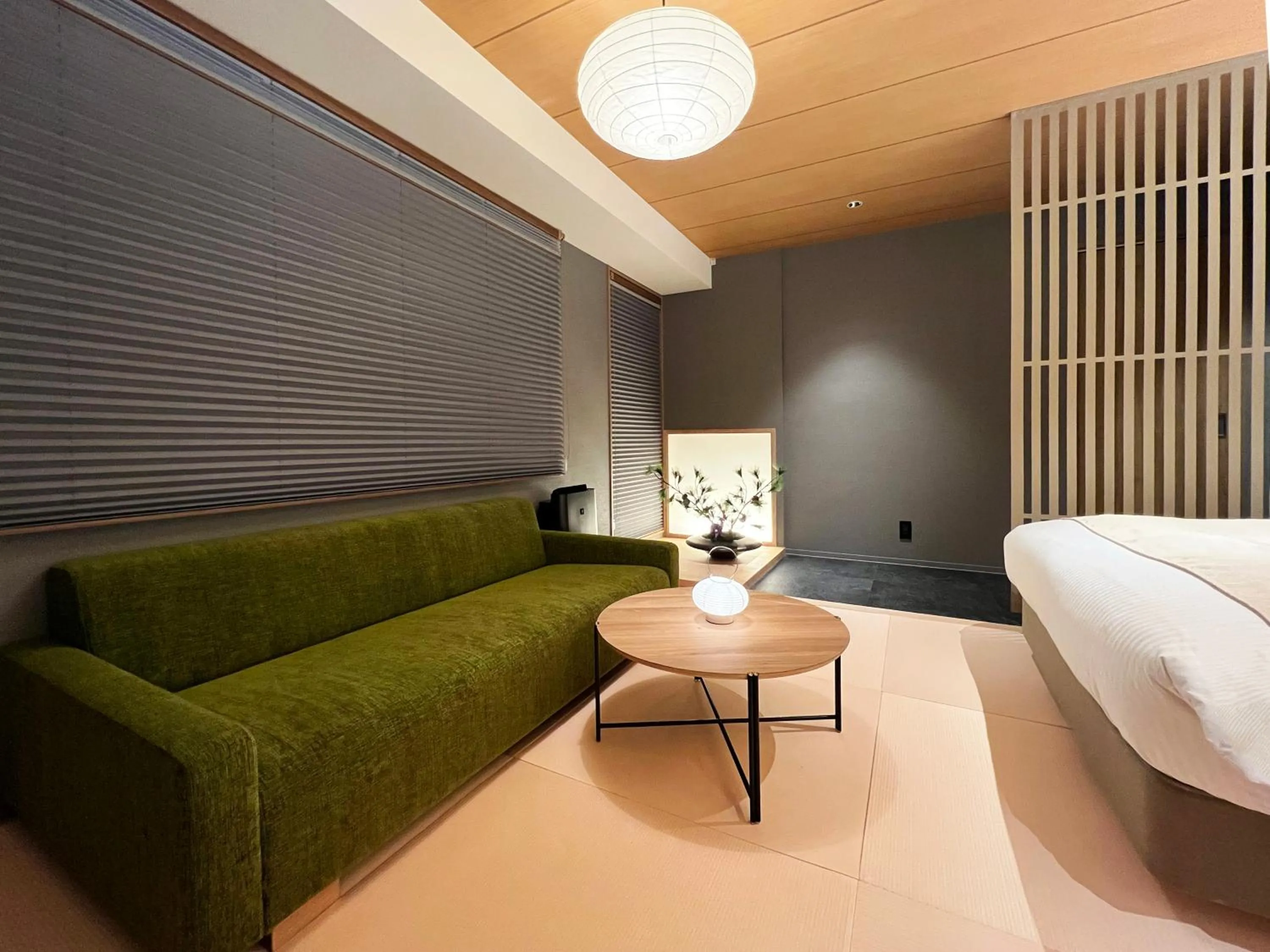 Seating area, Bed in Rinn Gion Shirakawa