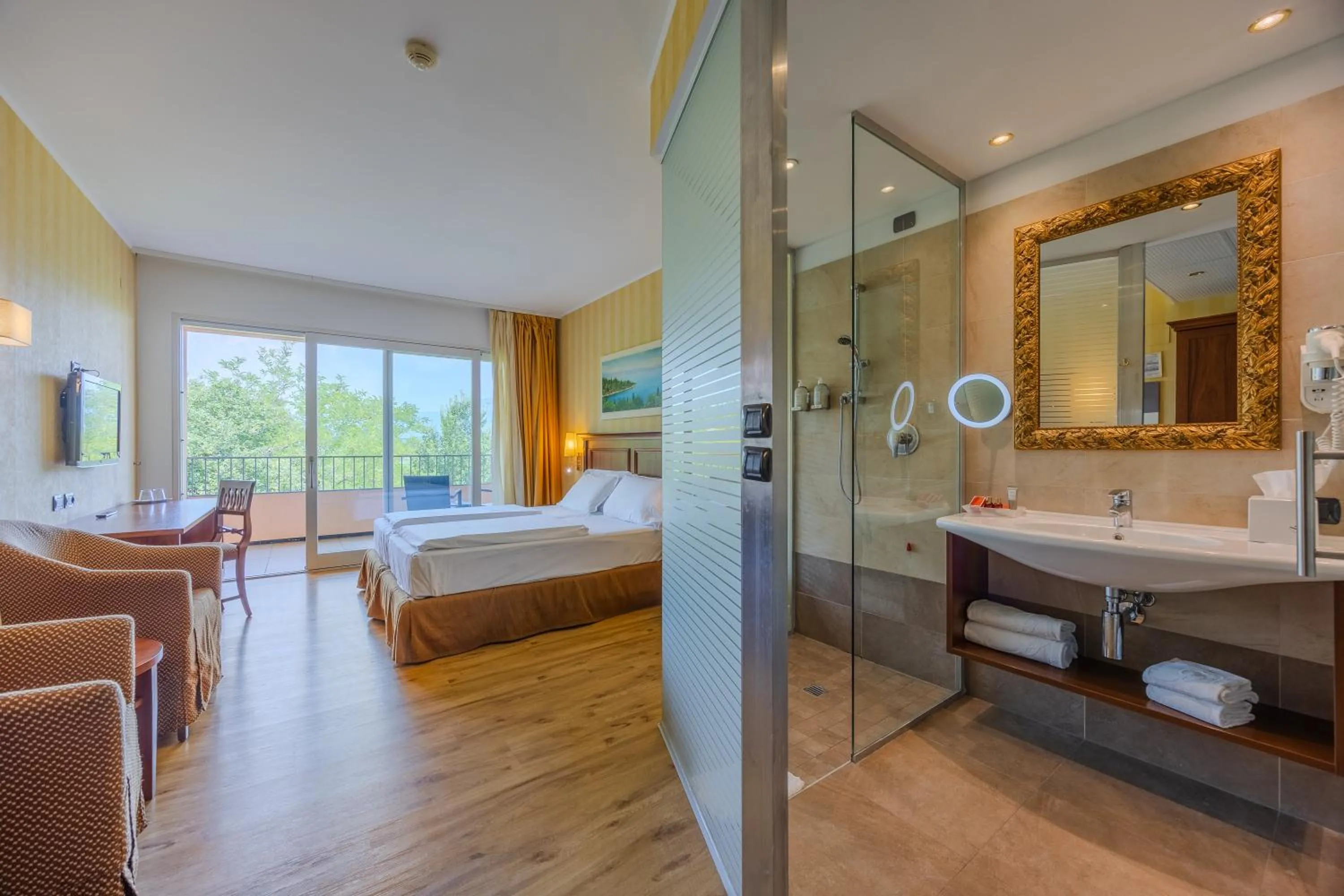 Bed in Hotel Boffenigo - The Golden Hour