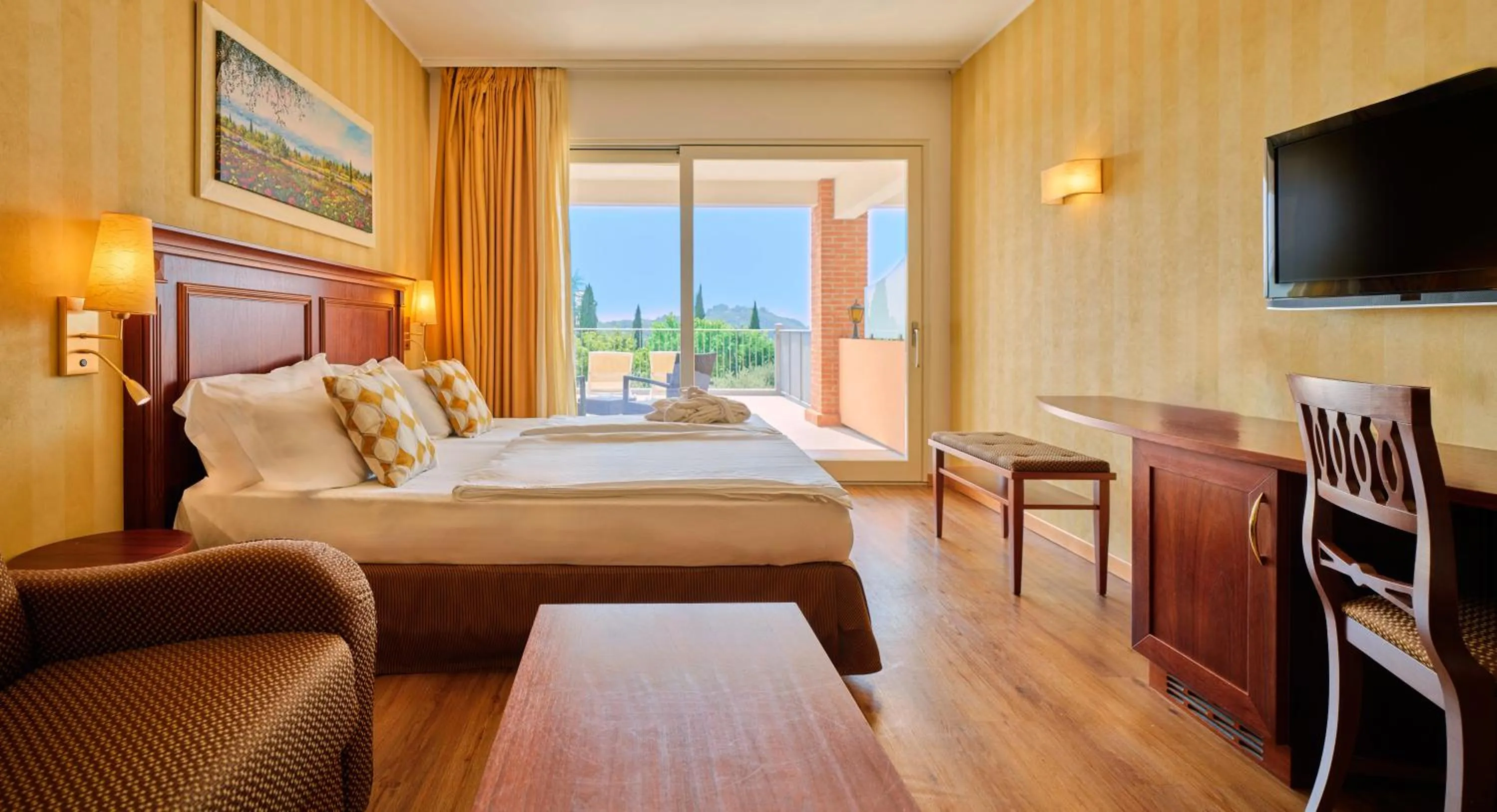 Bed in Hotel Boffenigo - The Golden Hour