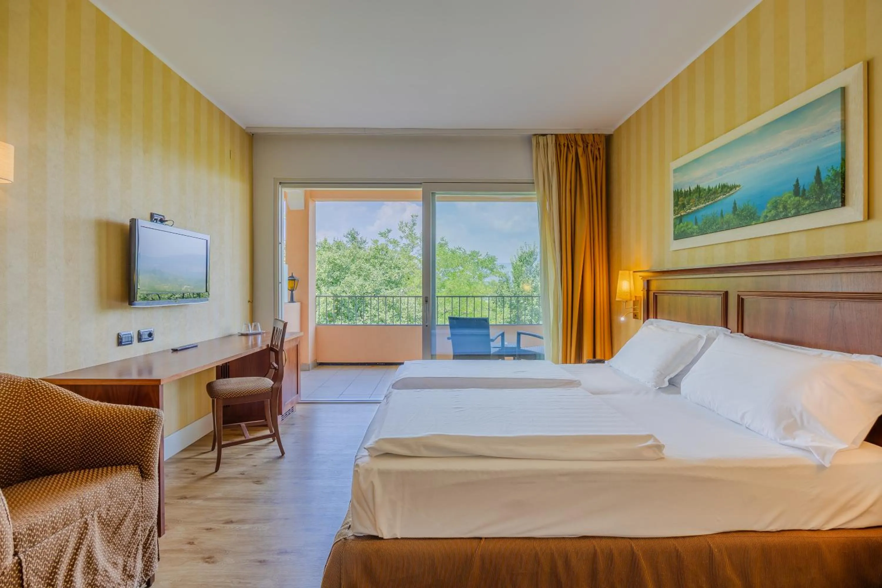 Bed in Hotel Boffenigo - The Golden Hour