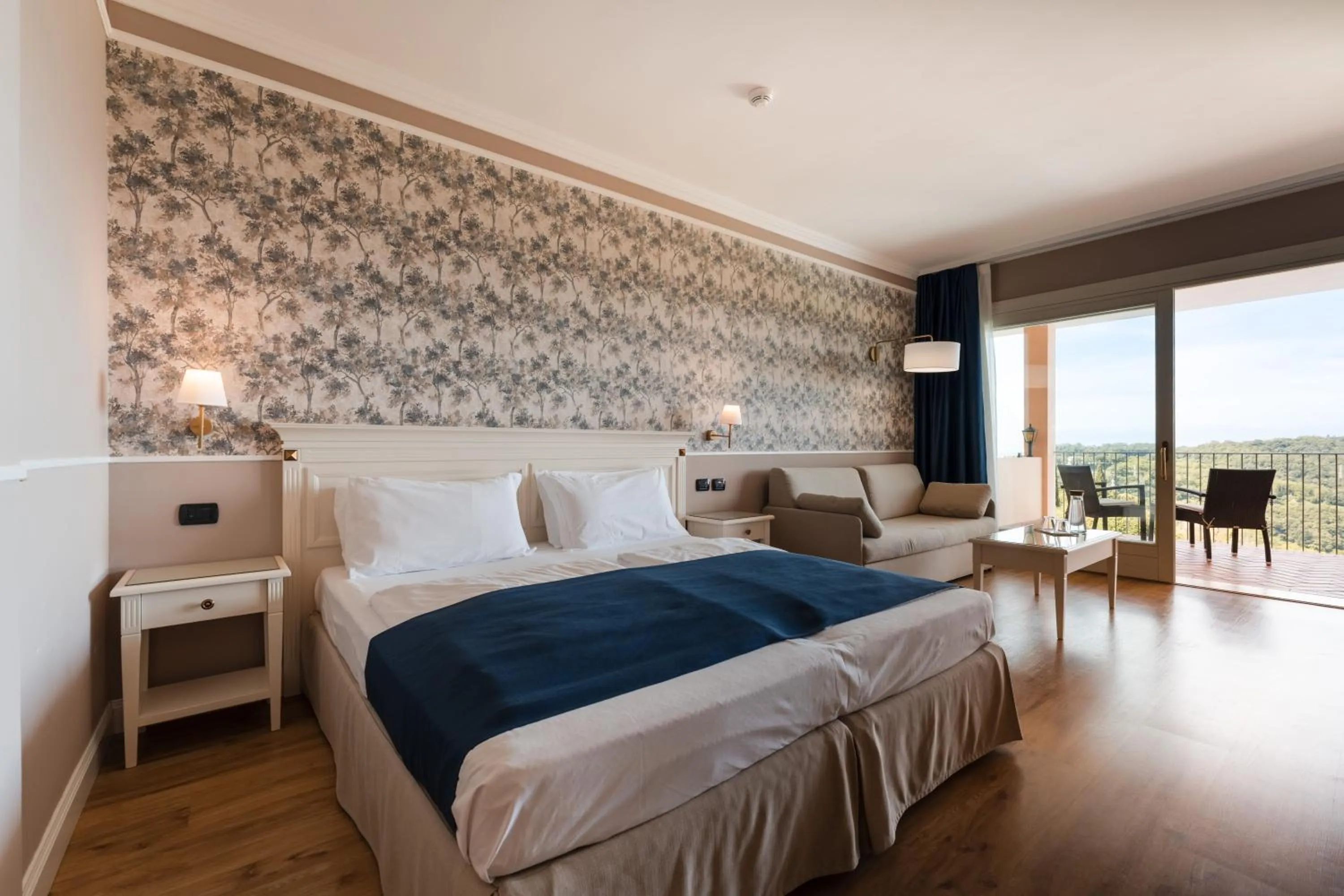 Bed in Hotel Boffenigo - The Golden Hour