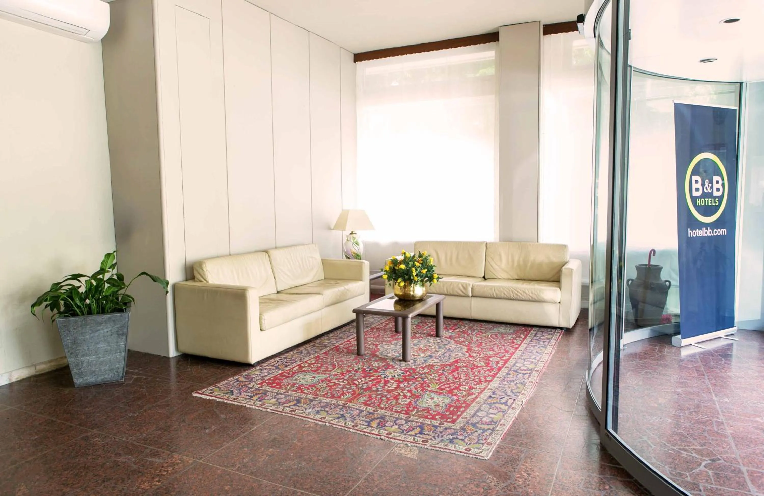 Lobby or reception in B&B HOTEL Riviera Celle Ligure