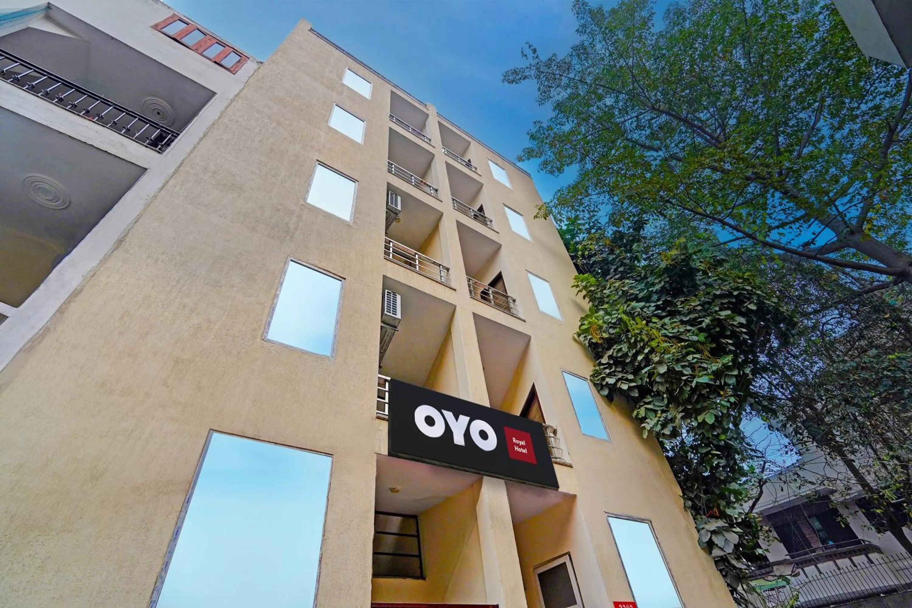 Facade/entrance in Royal Hotel