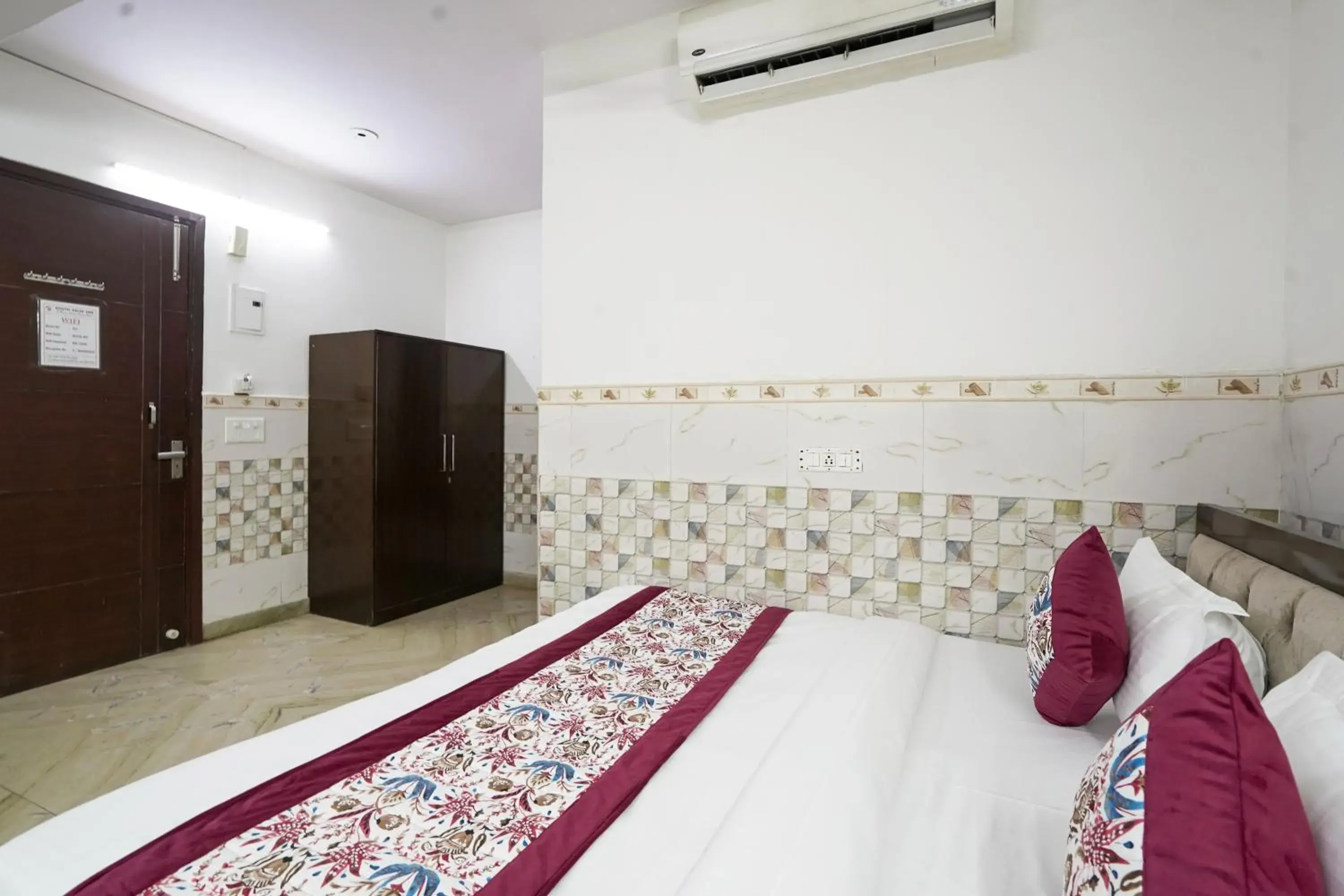 Queen Room in Hotel South Delhi Inn Just 10 Minute Away Form Nizamuddin Railway Station Queen Room in Hotel South Delhi Inn Just 10 Minute Away Form Nizamuddin Railway Station