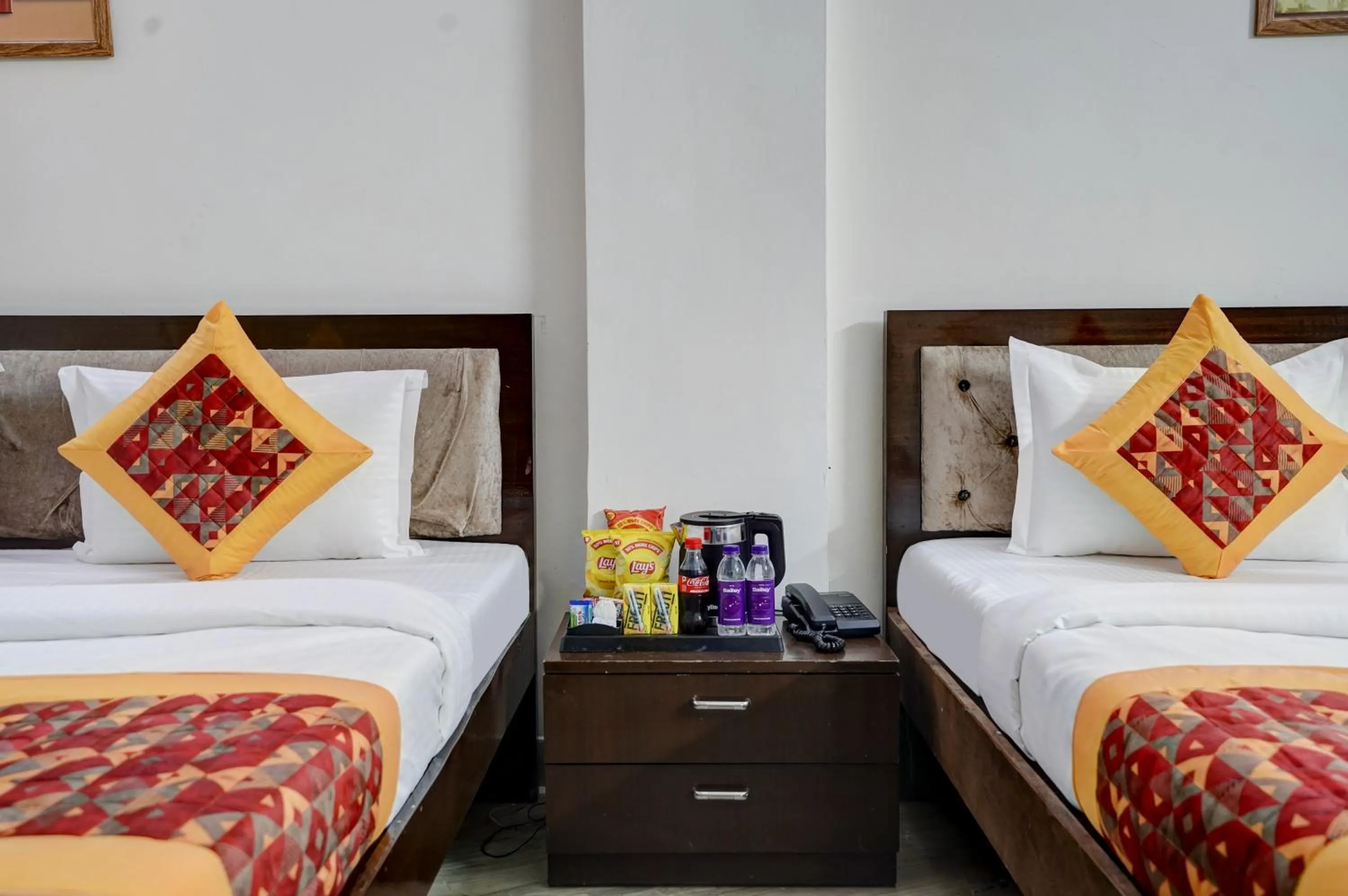 Hotel South Delhi Inn Just 10 Minute Away Form Nizamuddin Railway Station