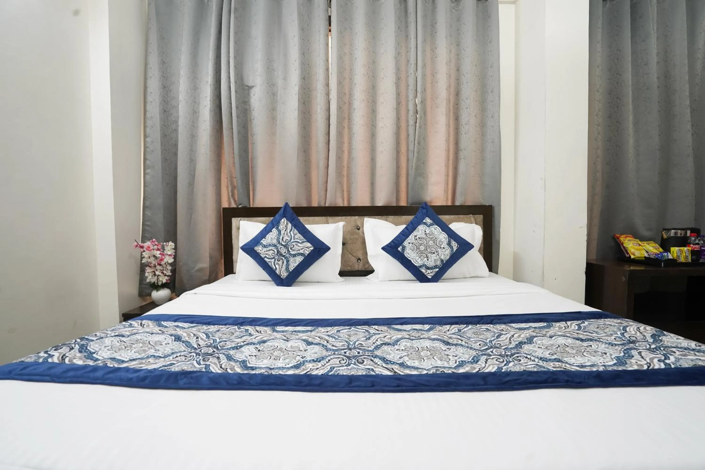 Hotel South Delhi Inn Just 10 Minute Away Form Nizamuddin Railway Station