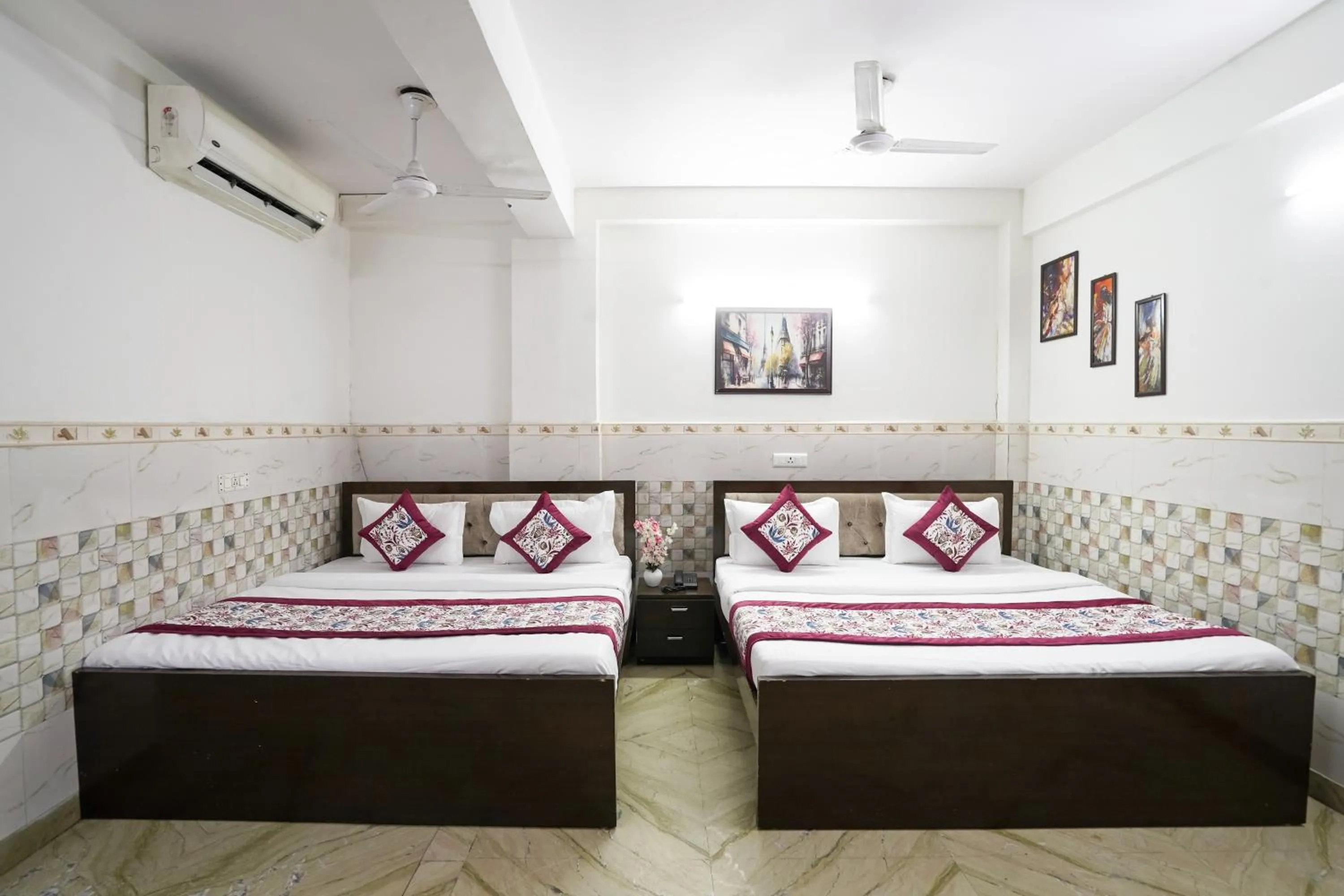 Hotel South Delhi Inn Just 10 Minute Away Form Nizamuddin Railway Station