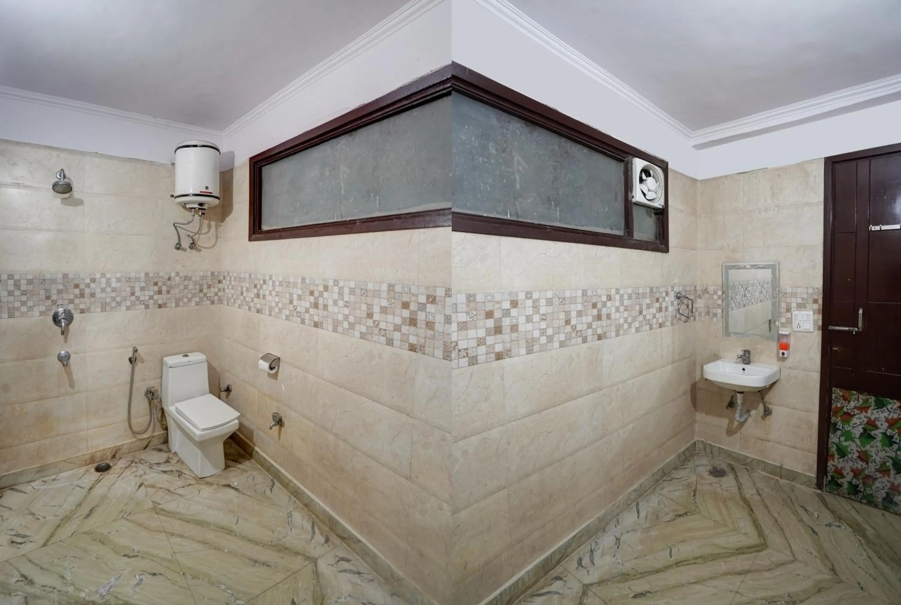 Shower in Hotel South Delhi Inn Just 10 Minute Away Form Nizamuddin Railway Station