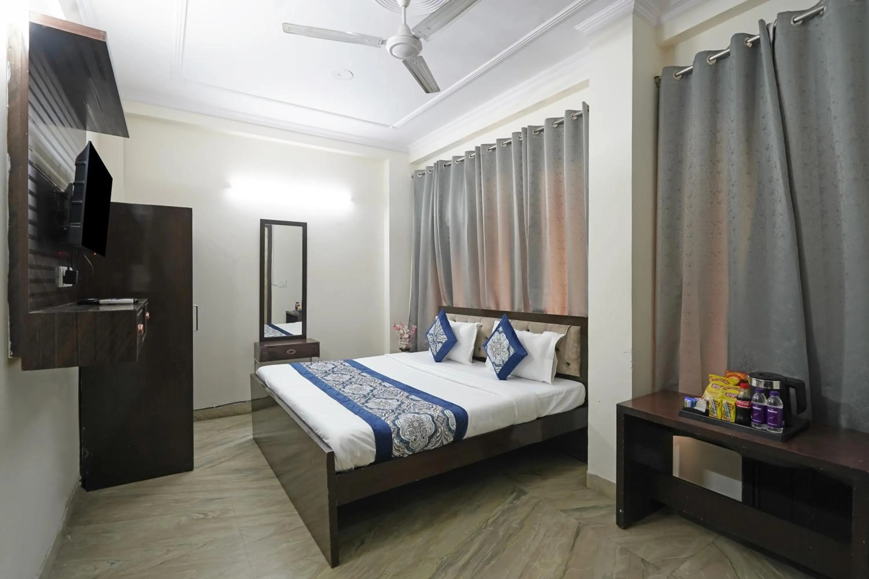 Hotel South Delhi Inn Just 10 Minute Away Form Nizamuddin Railway Station
