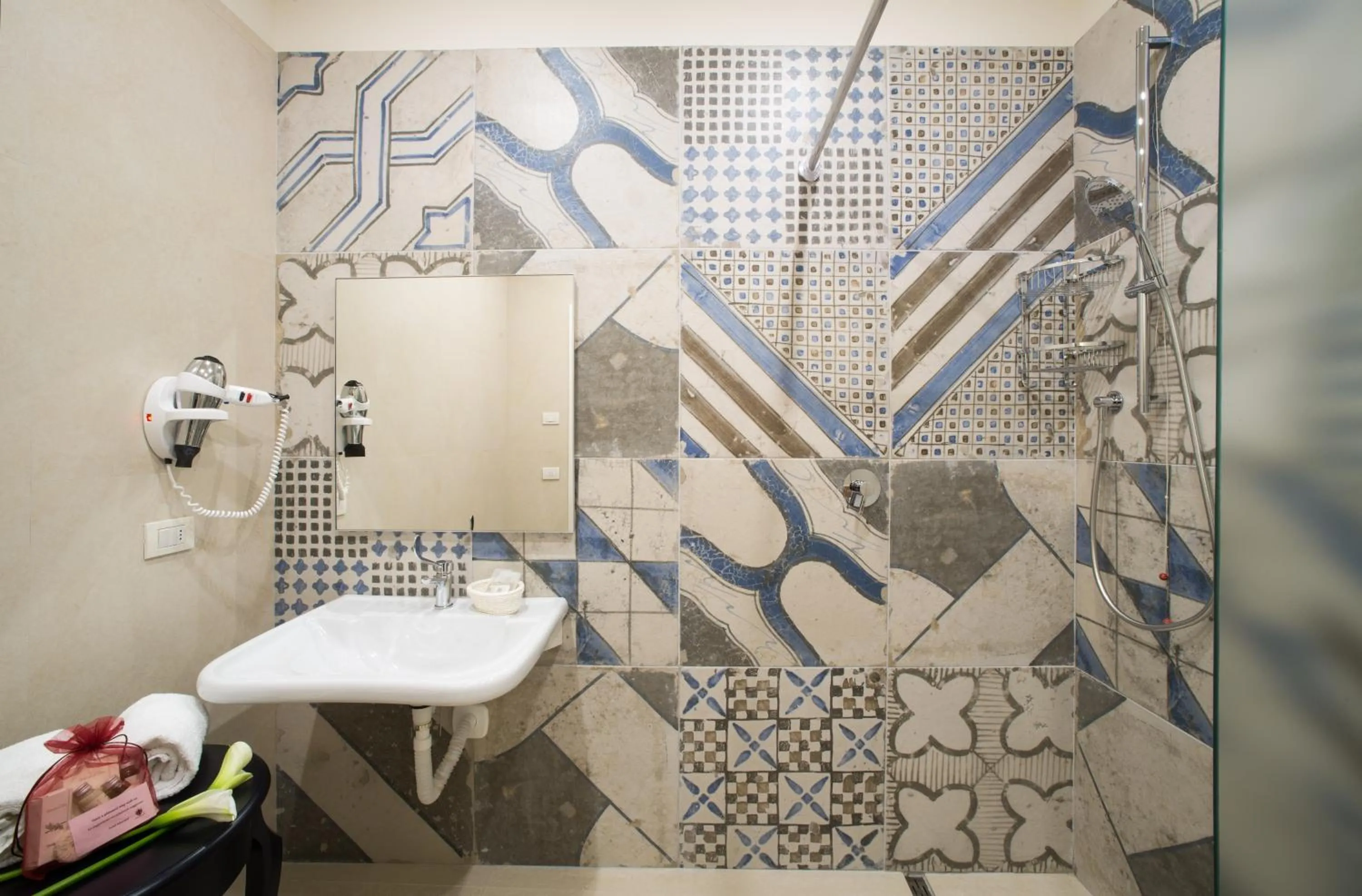 Bathroom in Hotel Montreal