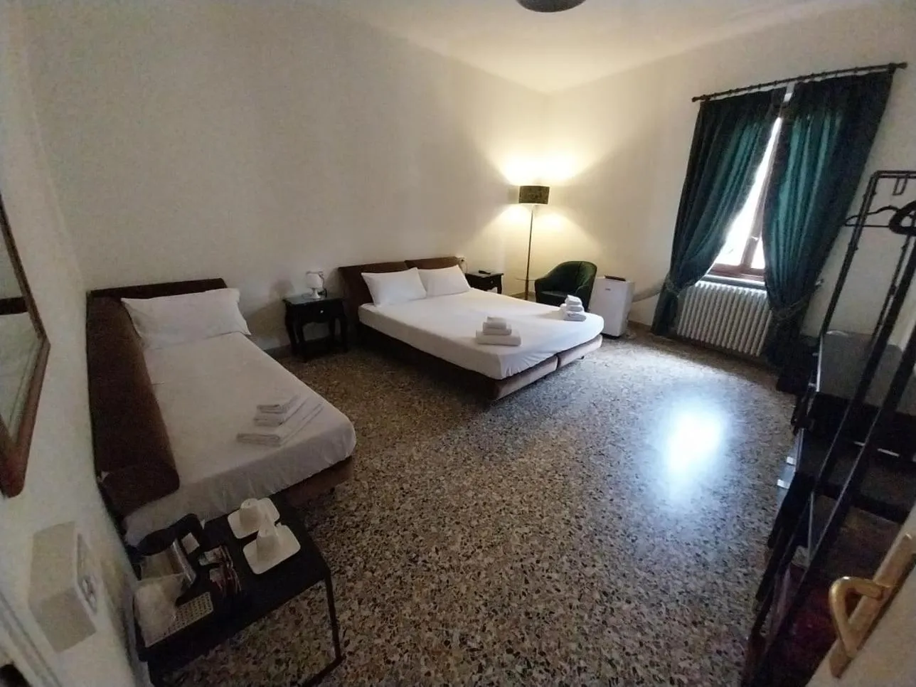 Bed in Hotel Montreal