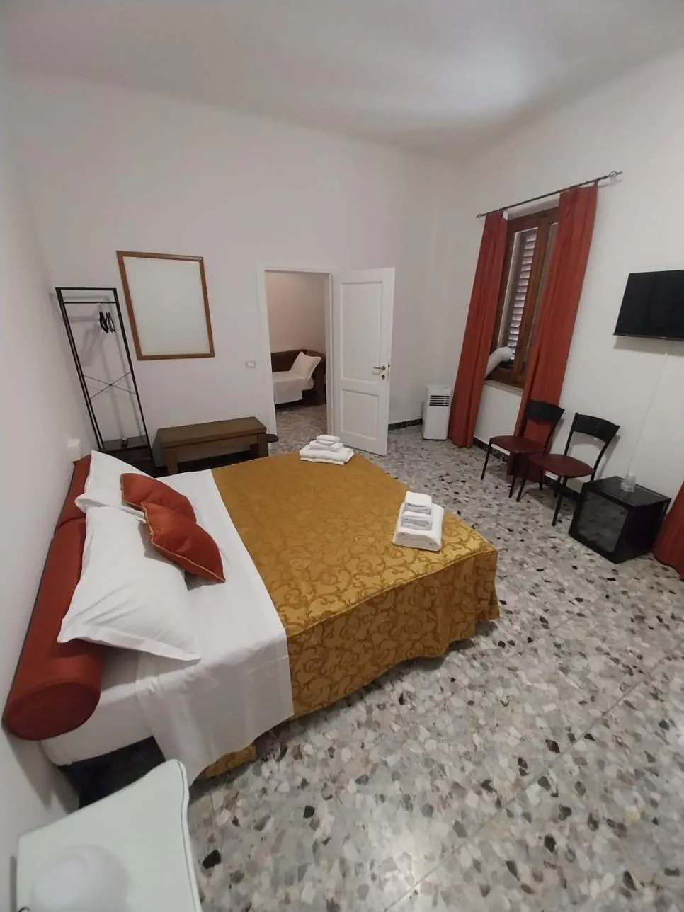 Bed in Hotel Montreal