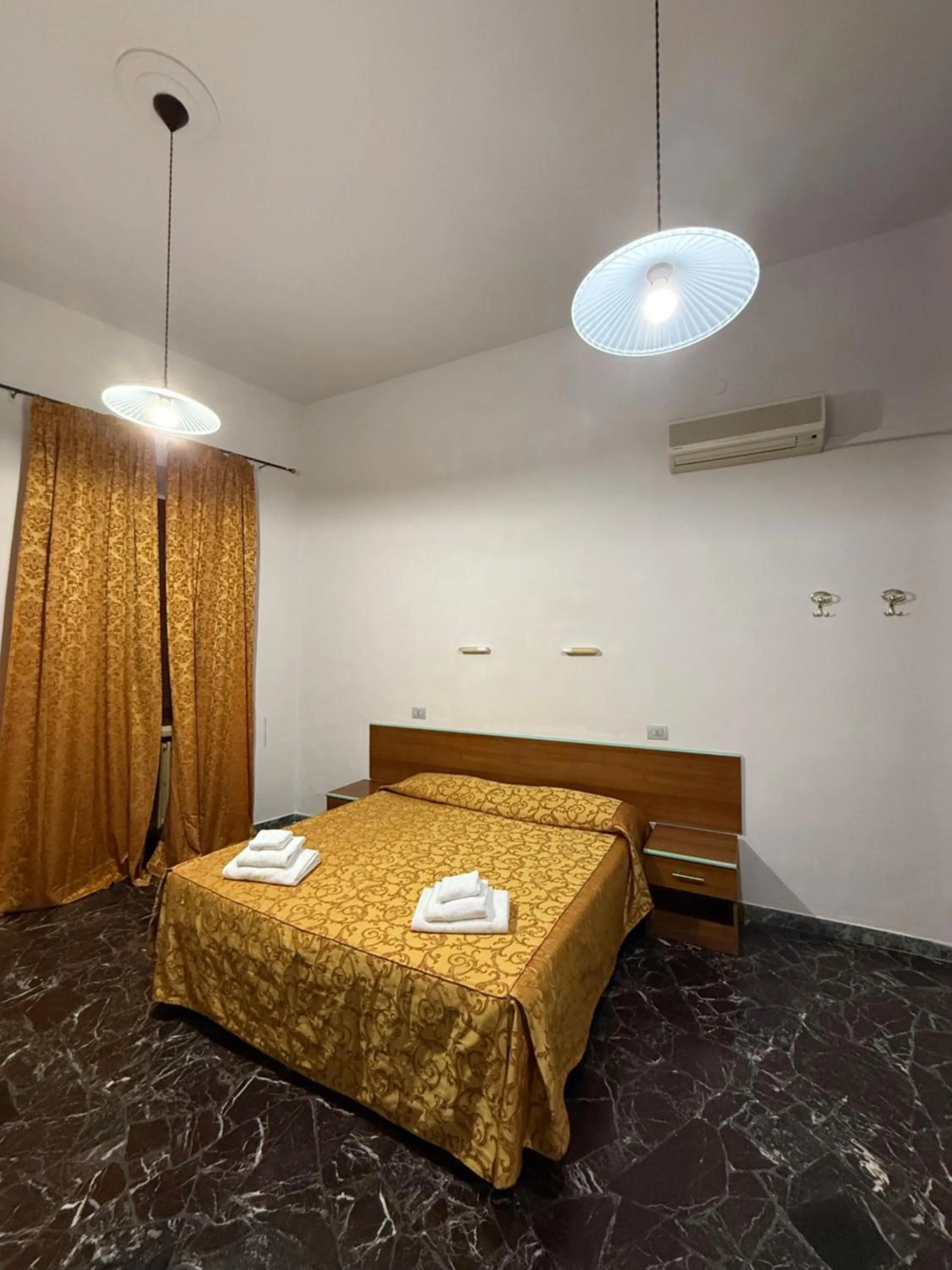 Bed in Hotel Montreal