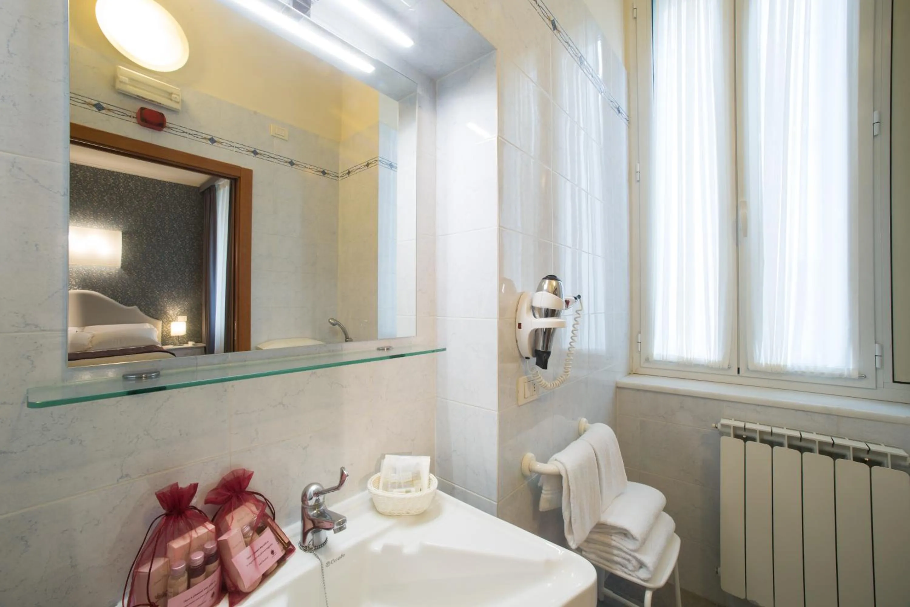 Bathroom in Hotel Montreal