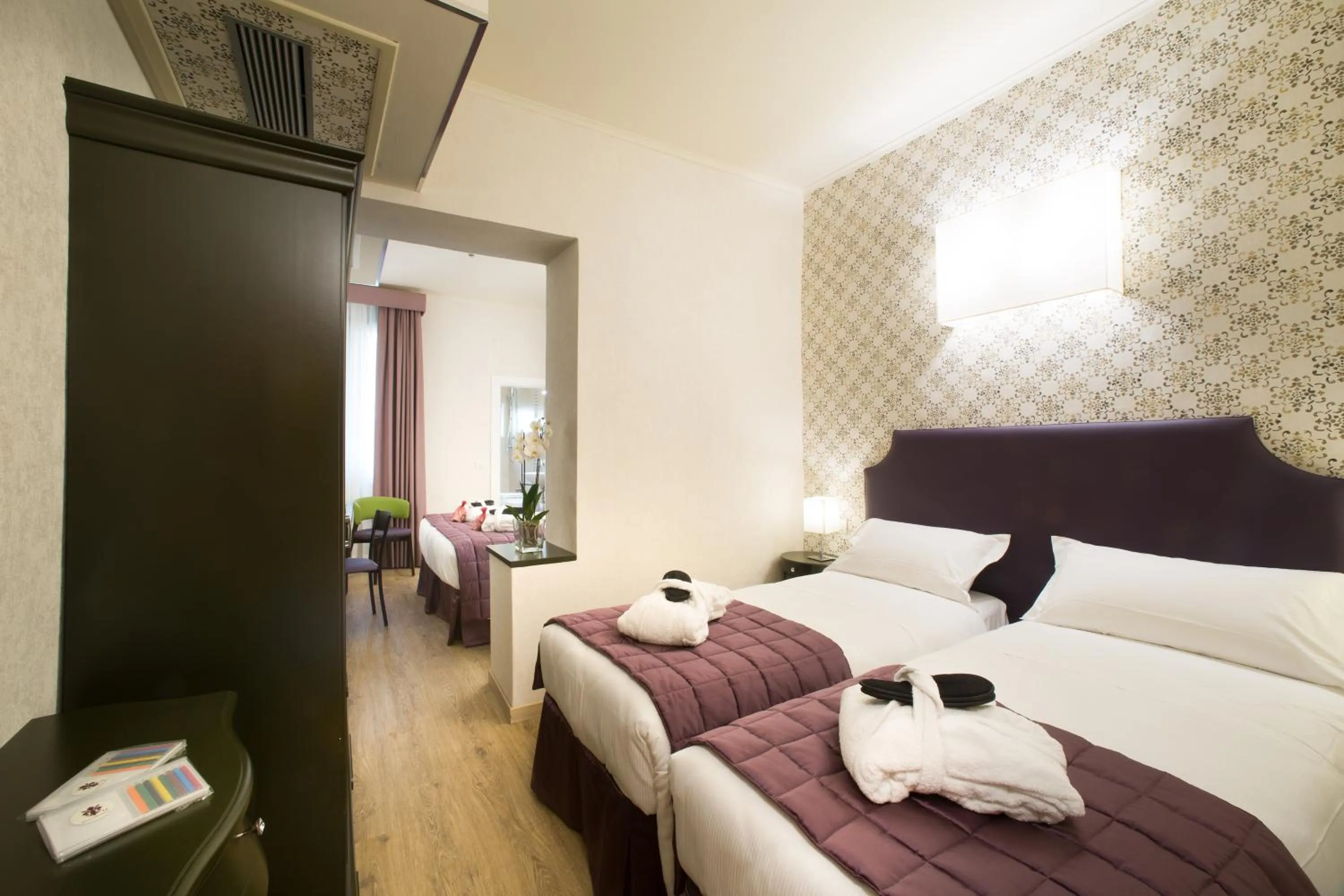 Bedroom, Bed in Hotel Montreal