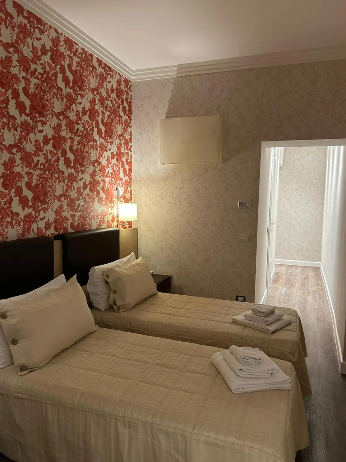 Bed in Hotel Montreal