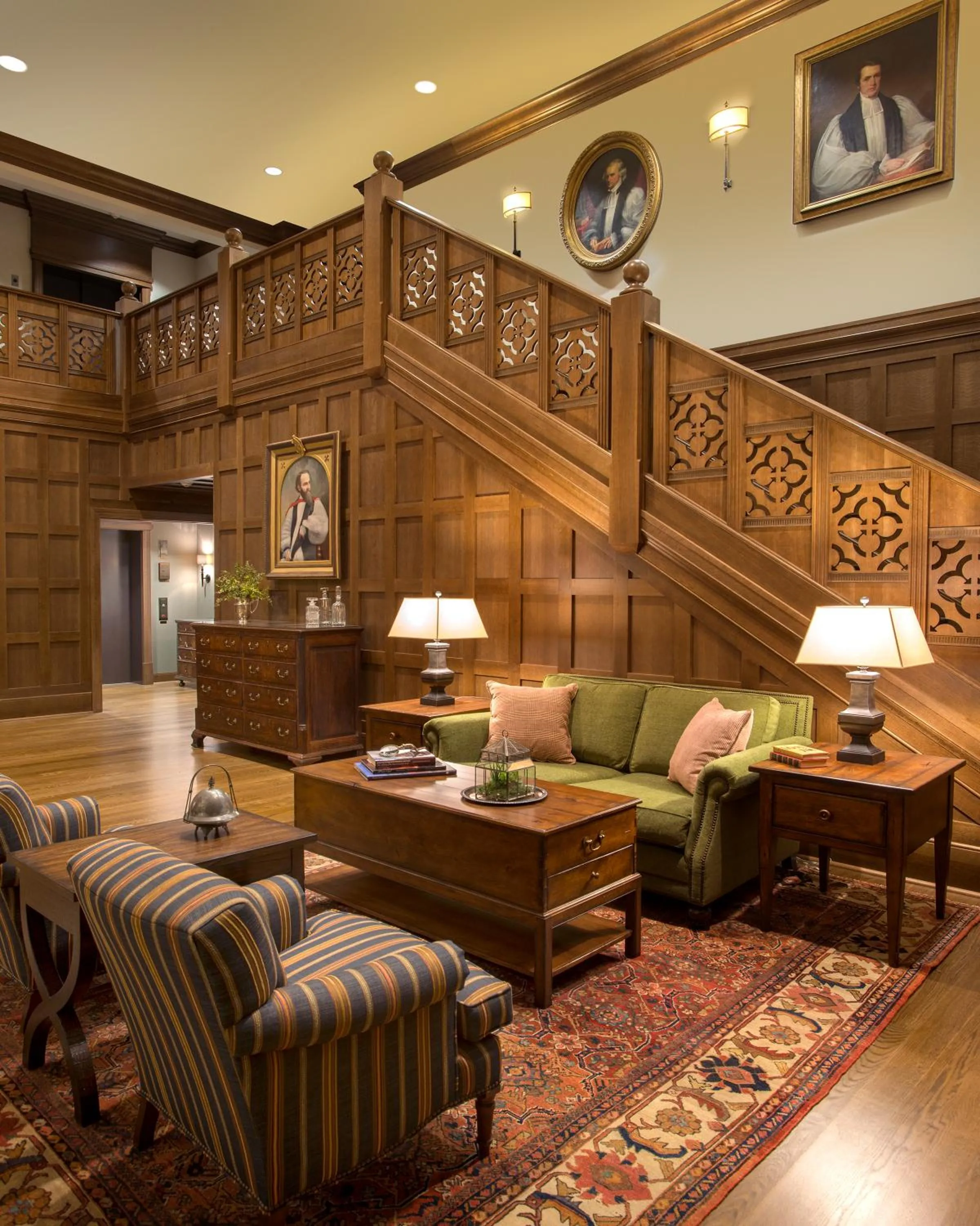 Communal lounge/ TV room in The Sewanee Inn