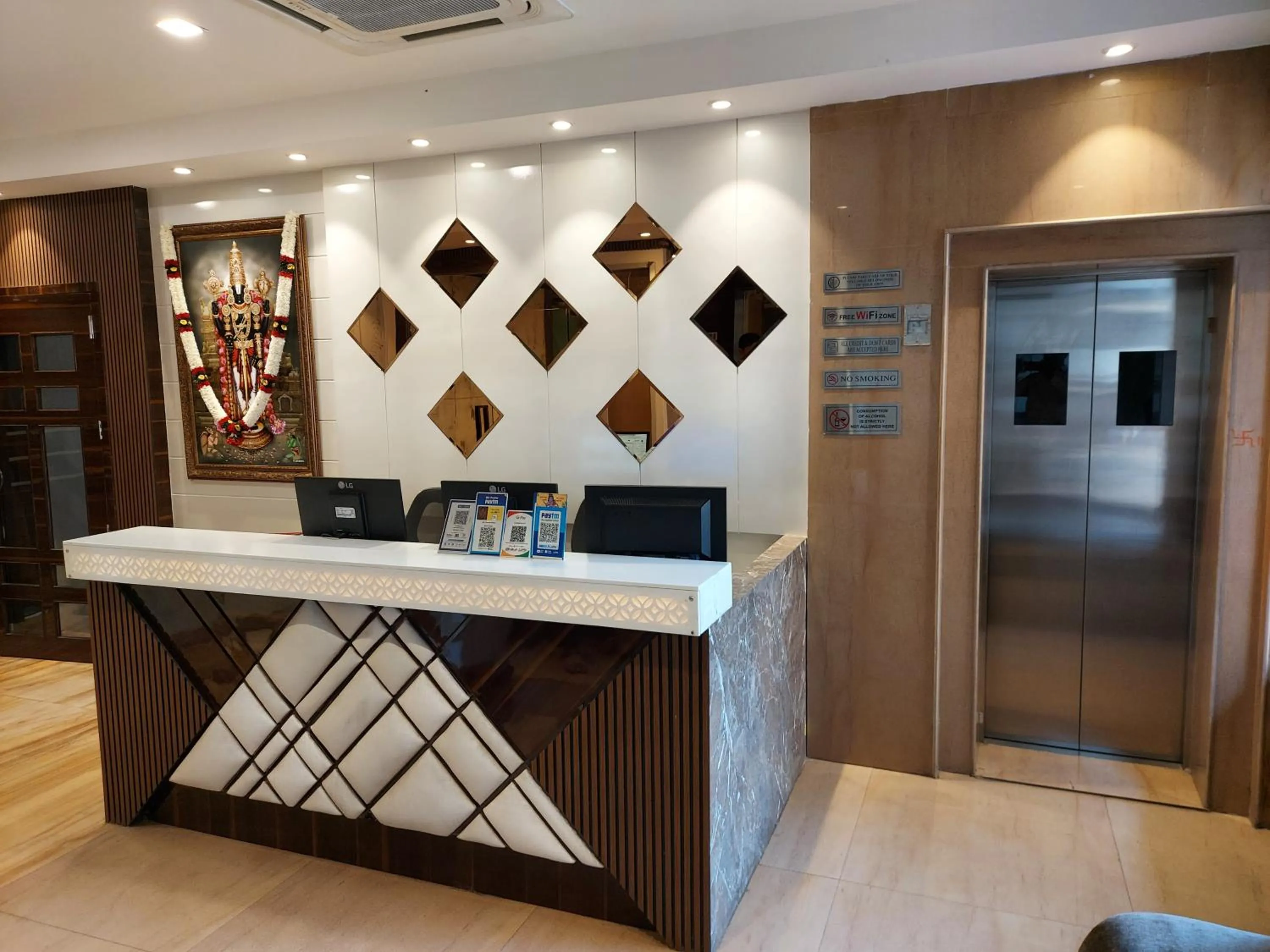 Property building in Hotel Sri Balaji