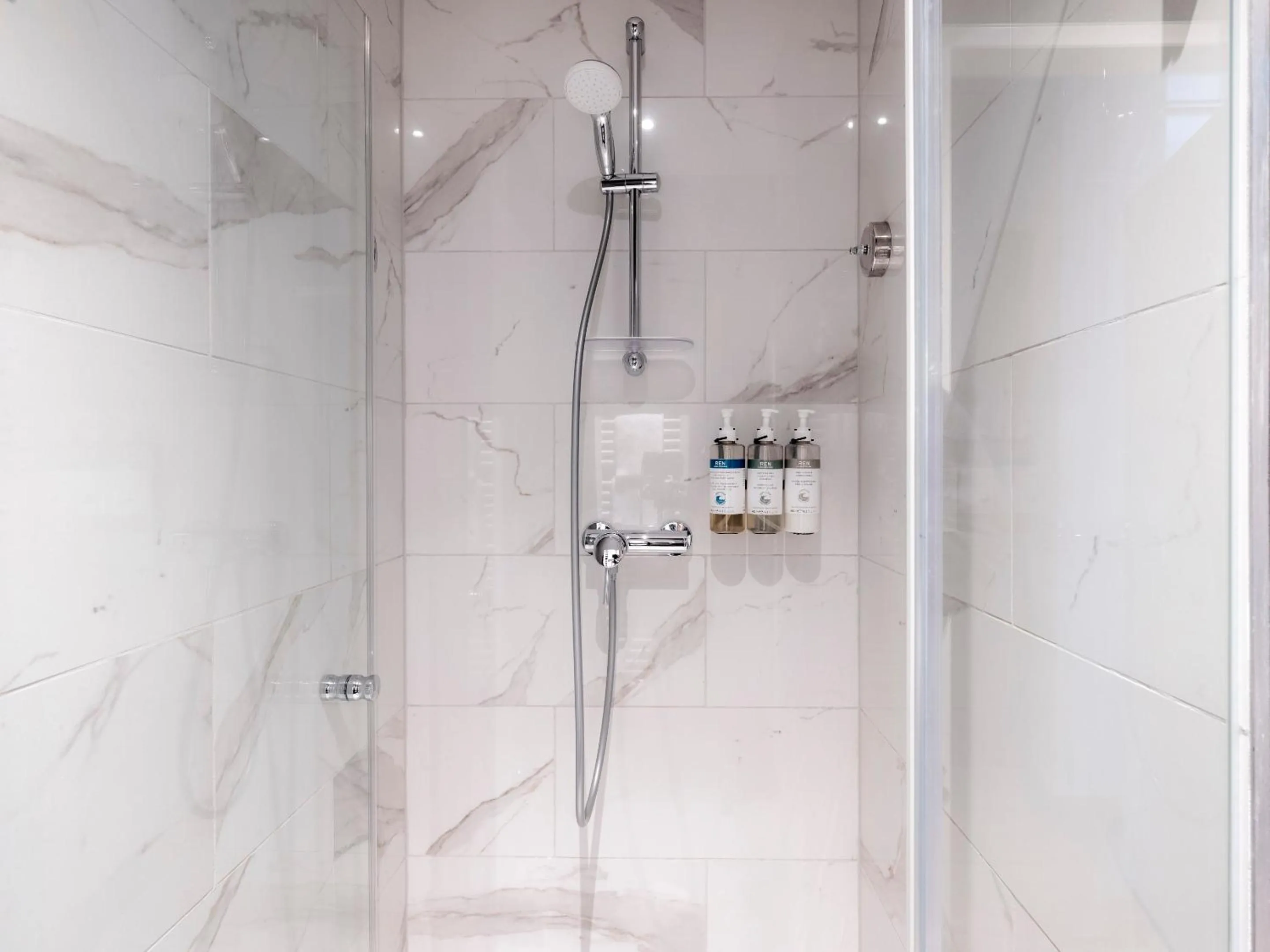 Shower in Numa Frankfurt Bloc