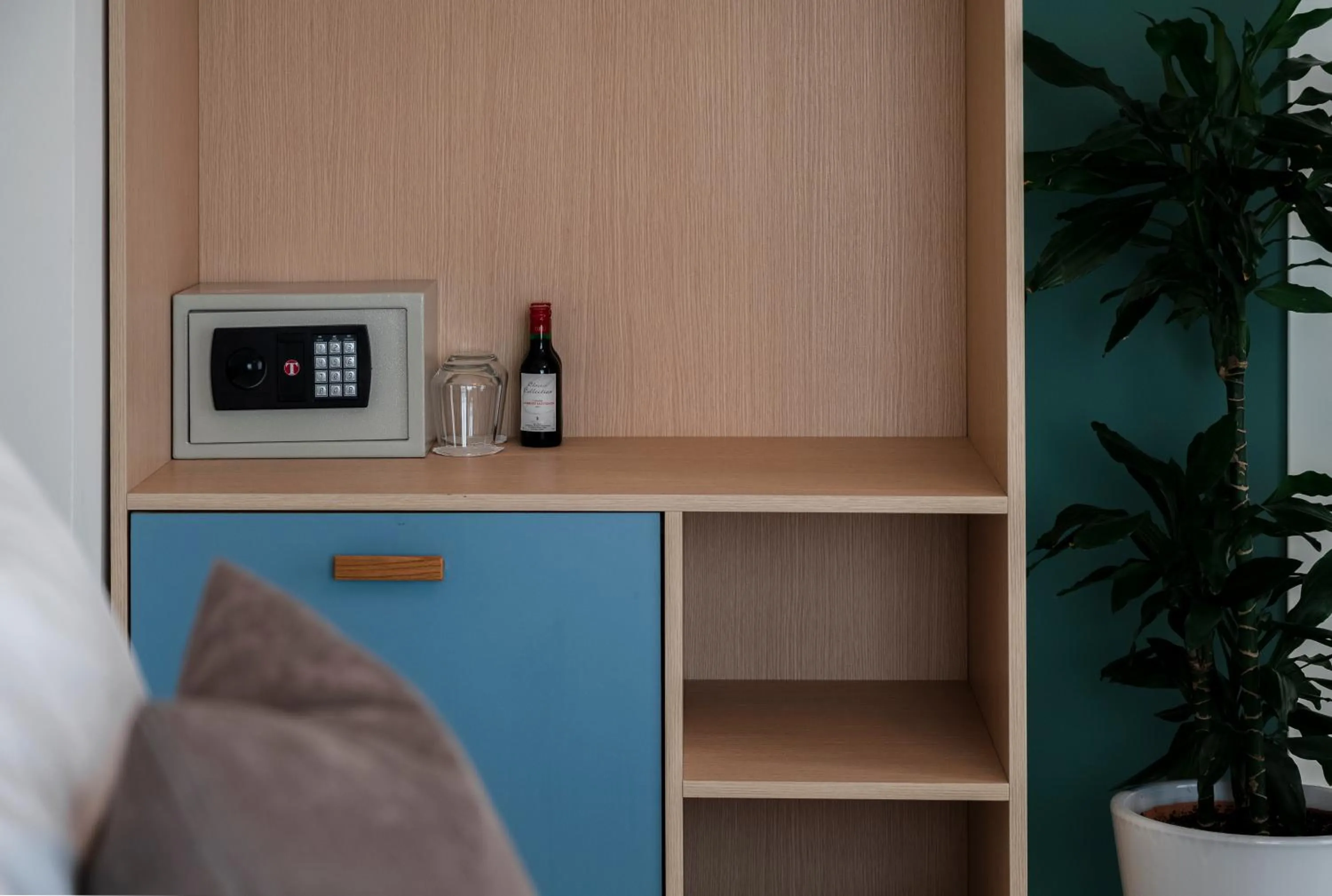 oven in Townhouse17 Boutique Bed & Breakfast