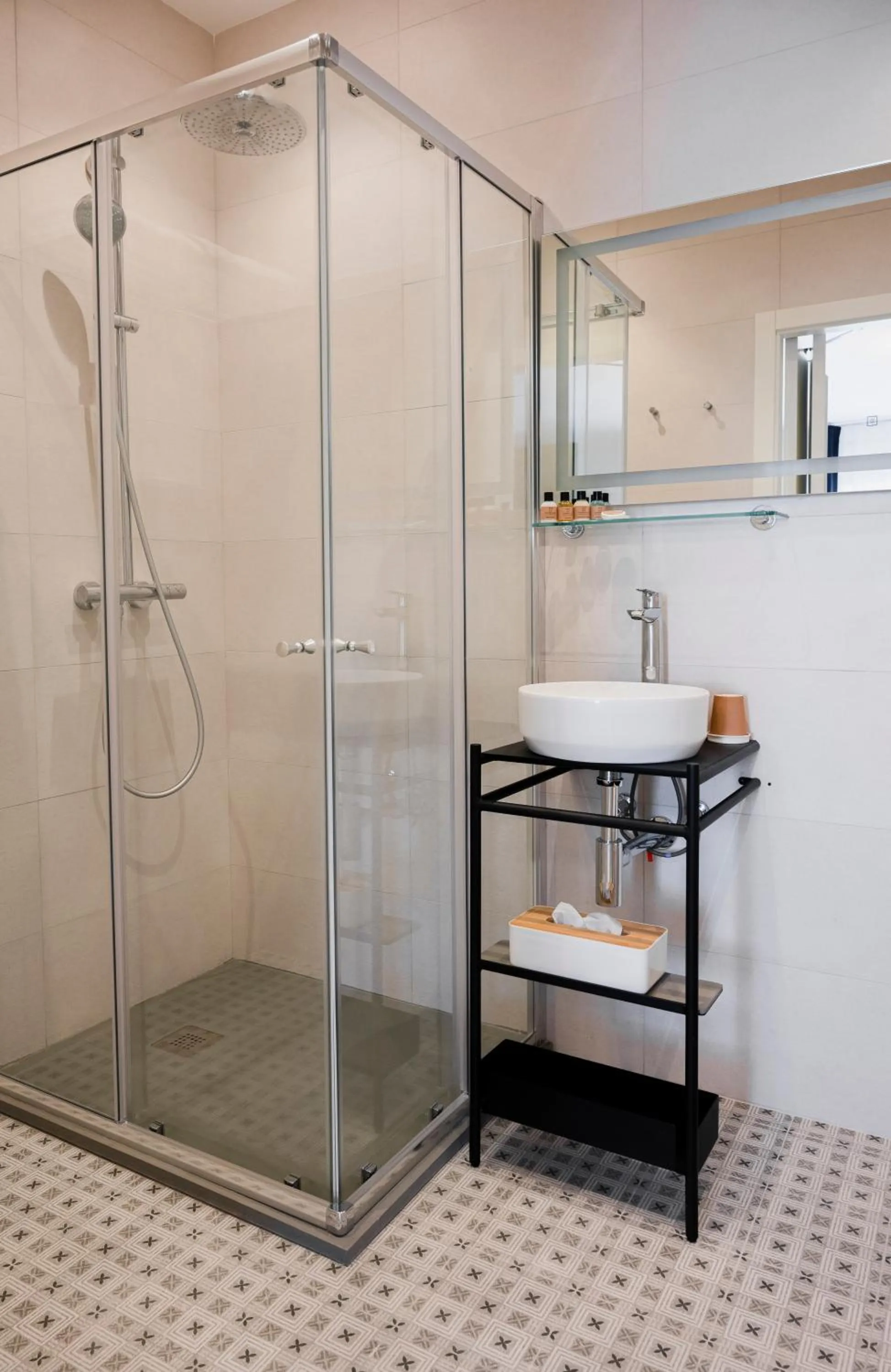 Shower in Townhouse17 Boutique Bed & Breakfast