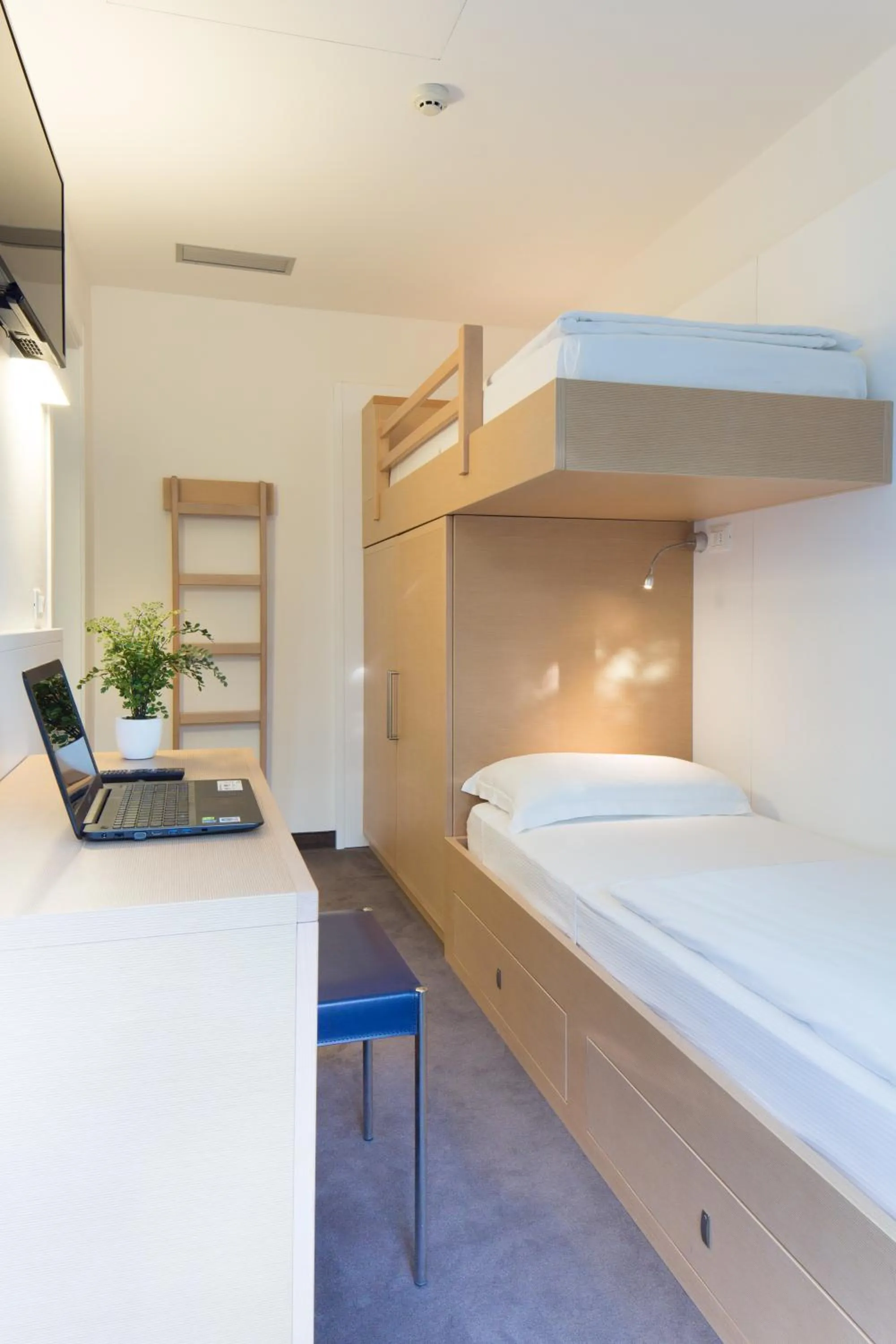 bunk bed in Hotel Florida