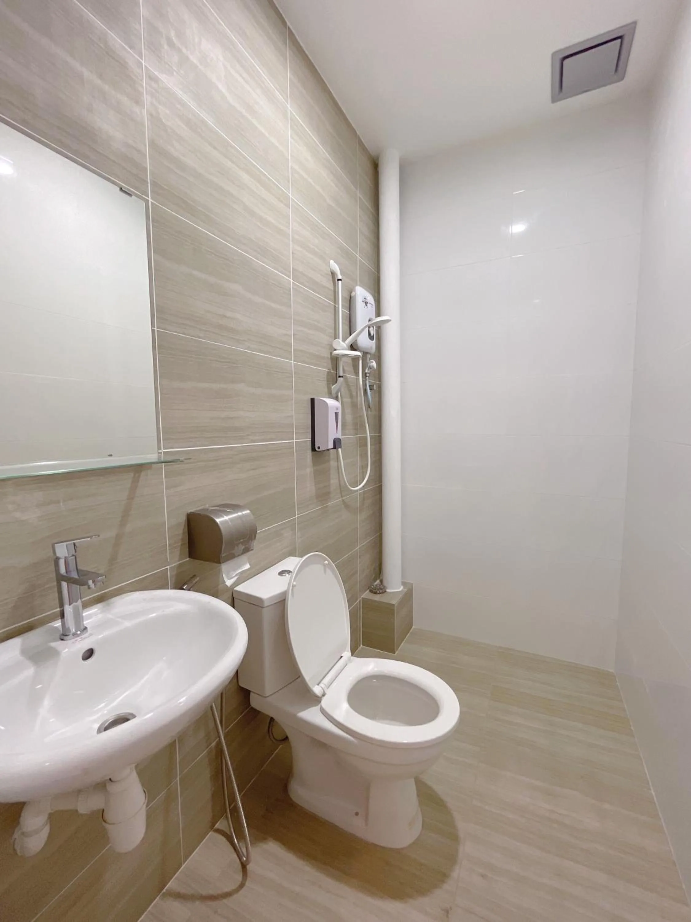 Bathroom in Hotel Decentraland Kuala Terengganu