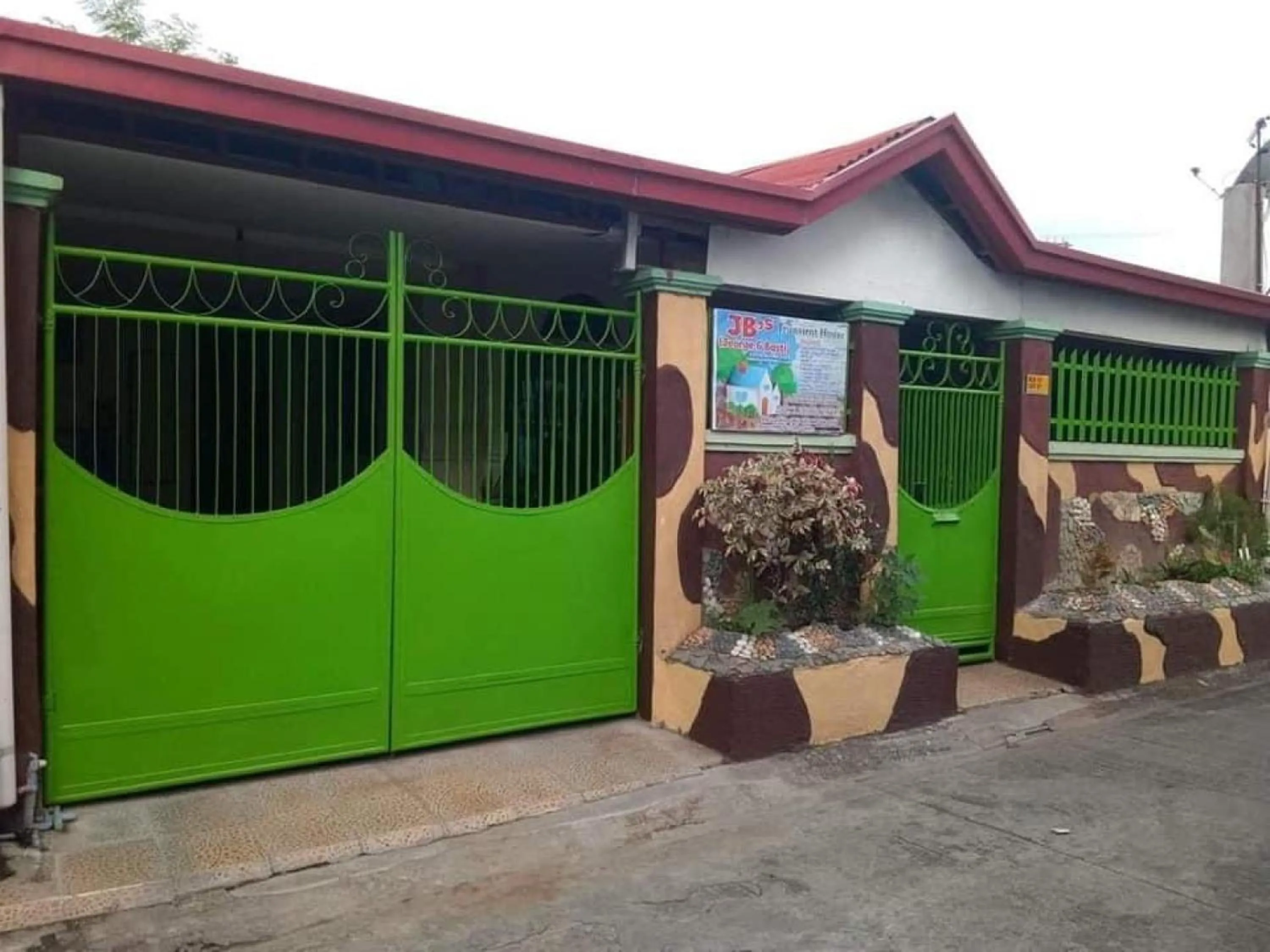 Facade/entrance in Jb's Transient House