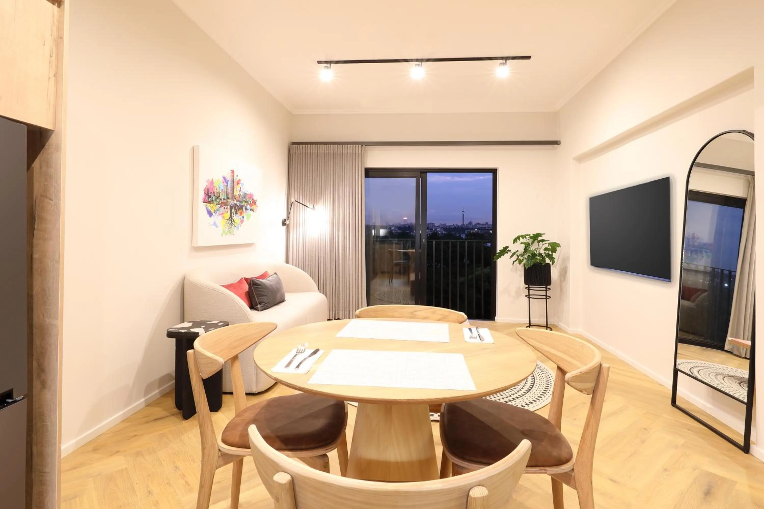 Dining area in Hyatt House Johannesburg Rosebank