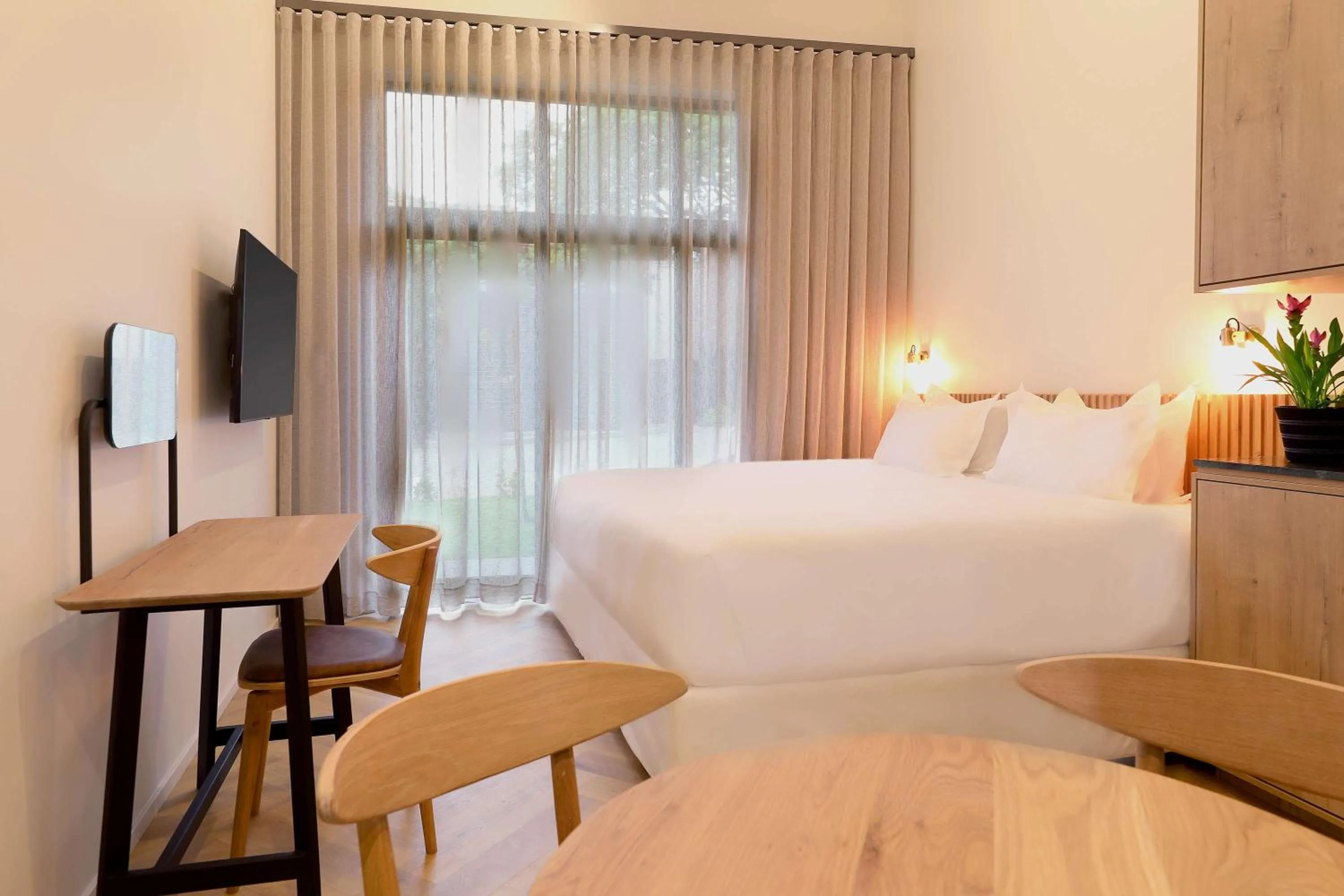 Photo of the whole room, Bed in Hyatt House Johannesburg Rosebank