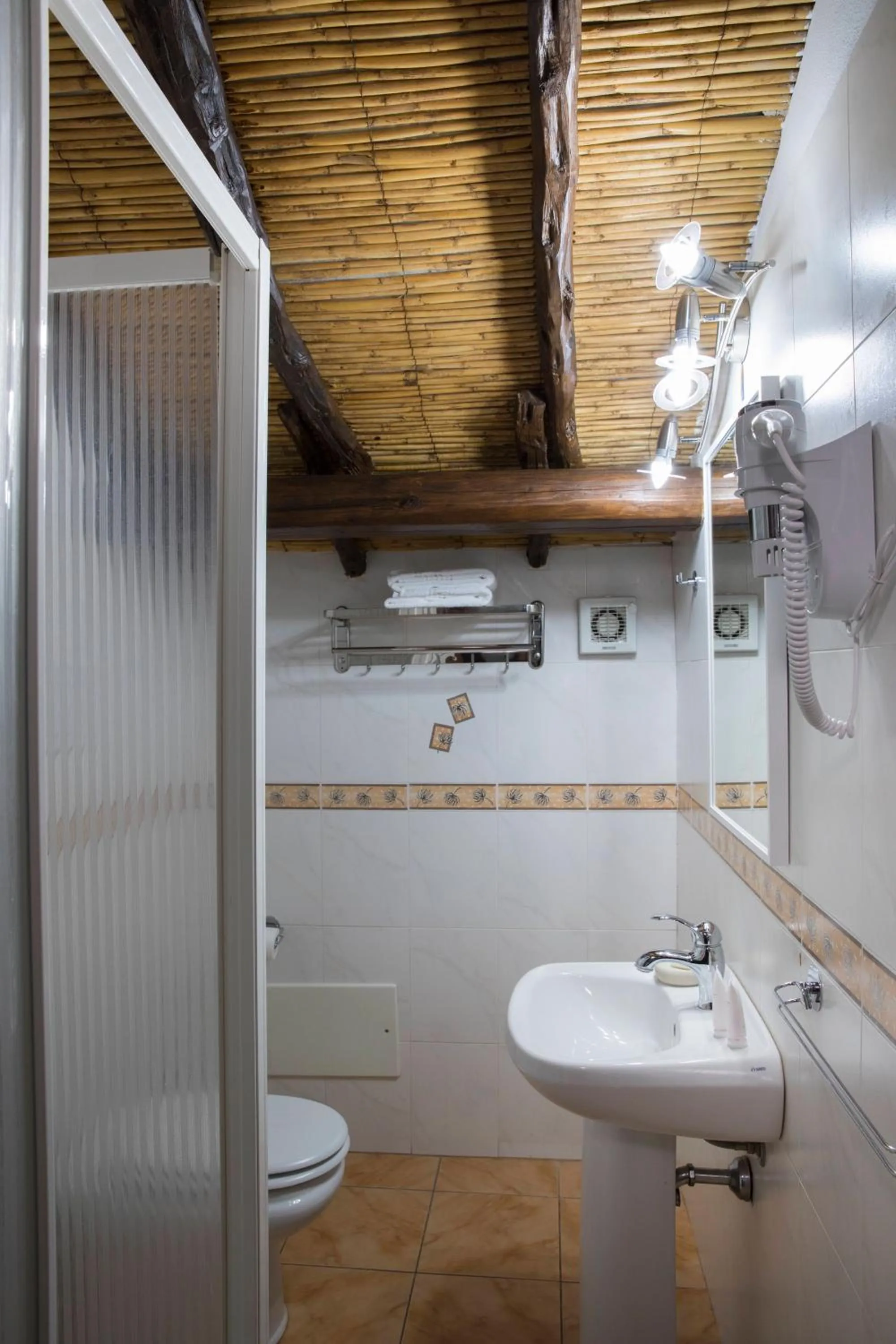 Toilet in Domu Elvira