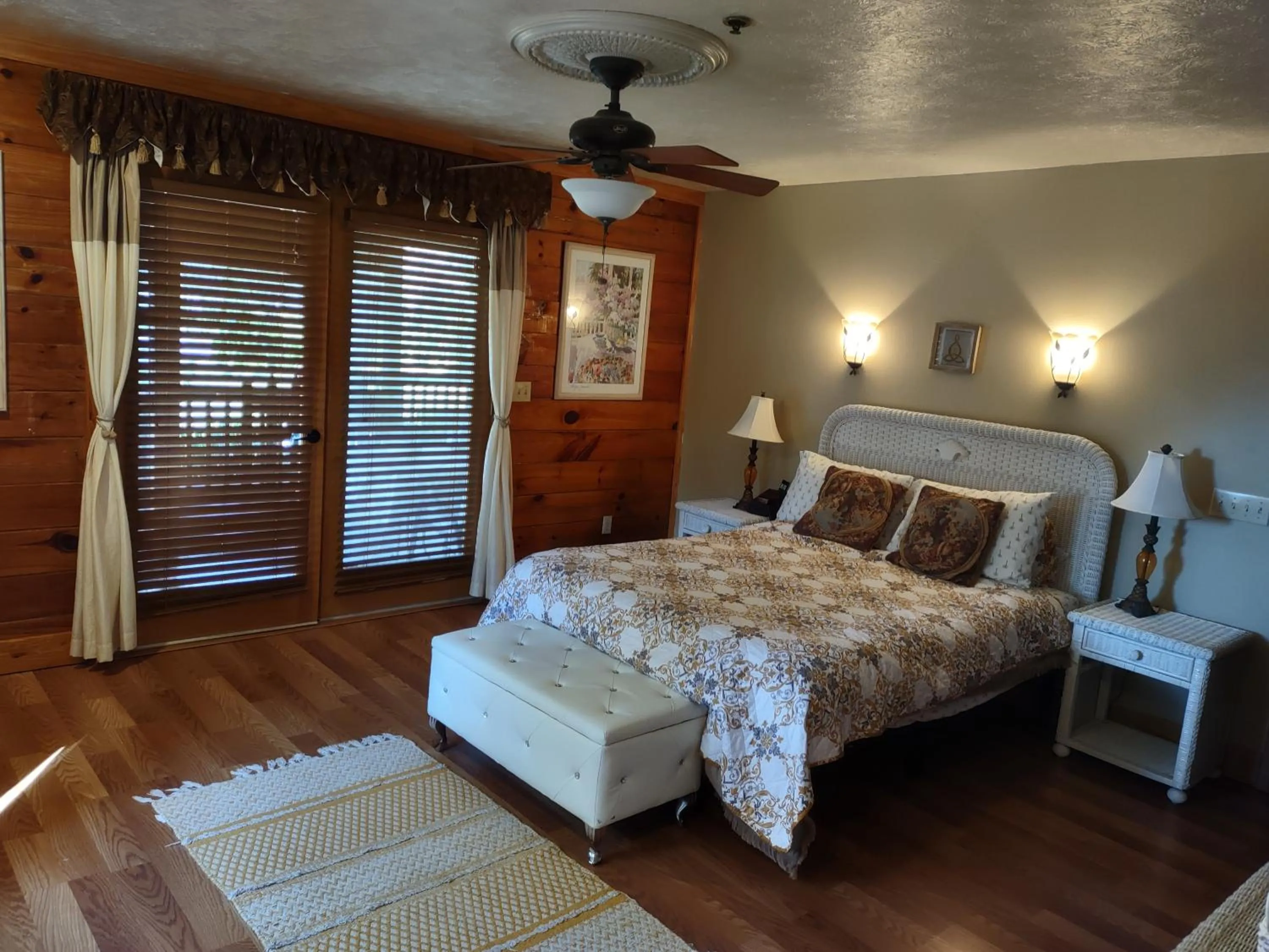 Bed in Cabin On The Lake