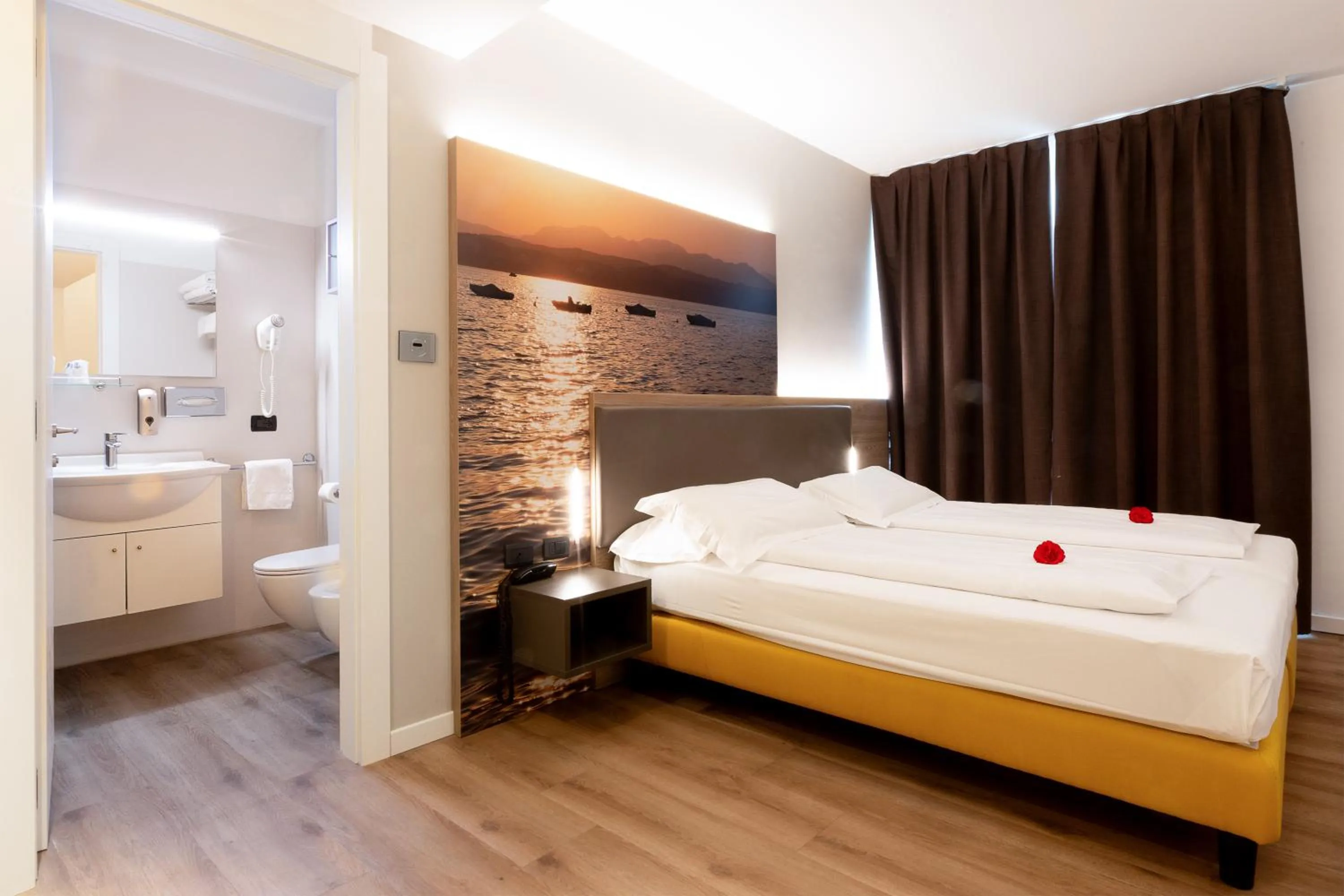 Bathroom, Bed in Ambassador Suite Hotel