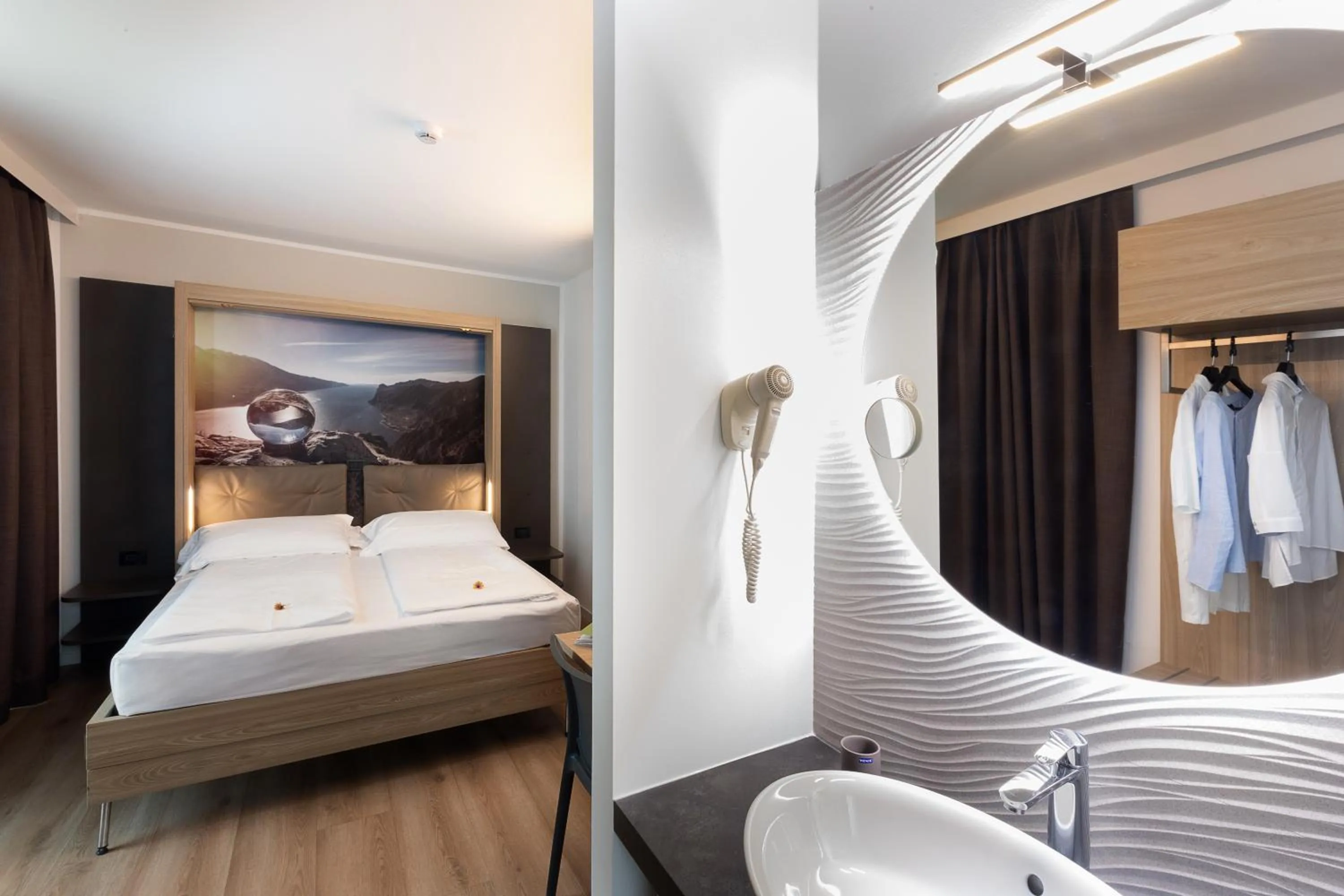 Bathroom, Bed in Ambassador Suite Hotel