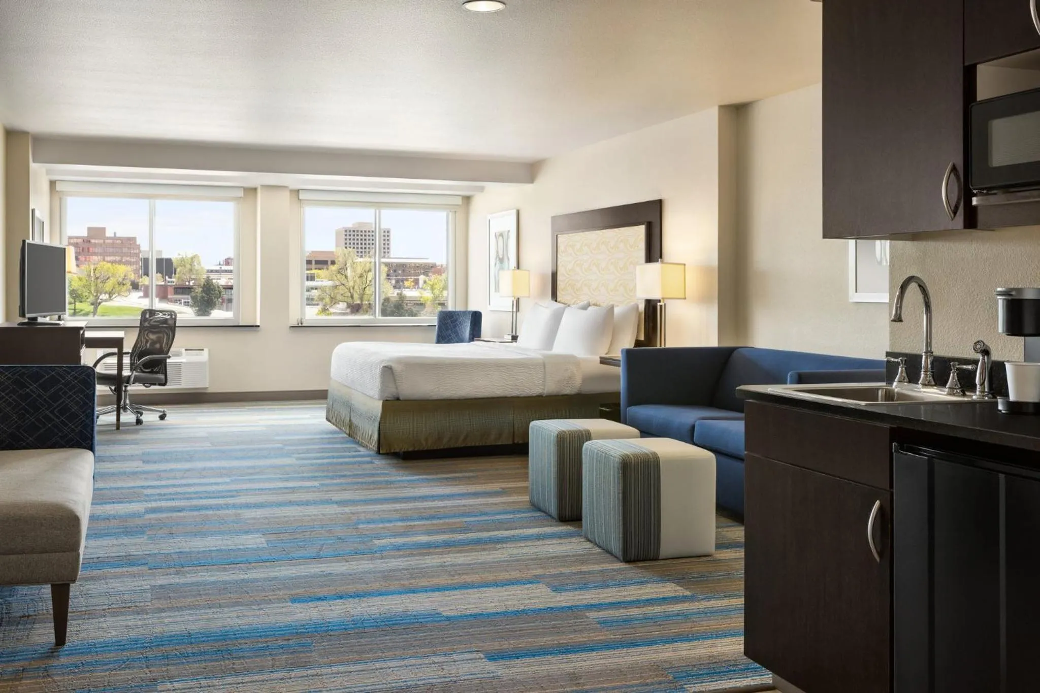 Photo of the whole room, Bed in Holiday Inn Express & Suites Colorado Springs Central by IHG