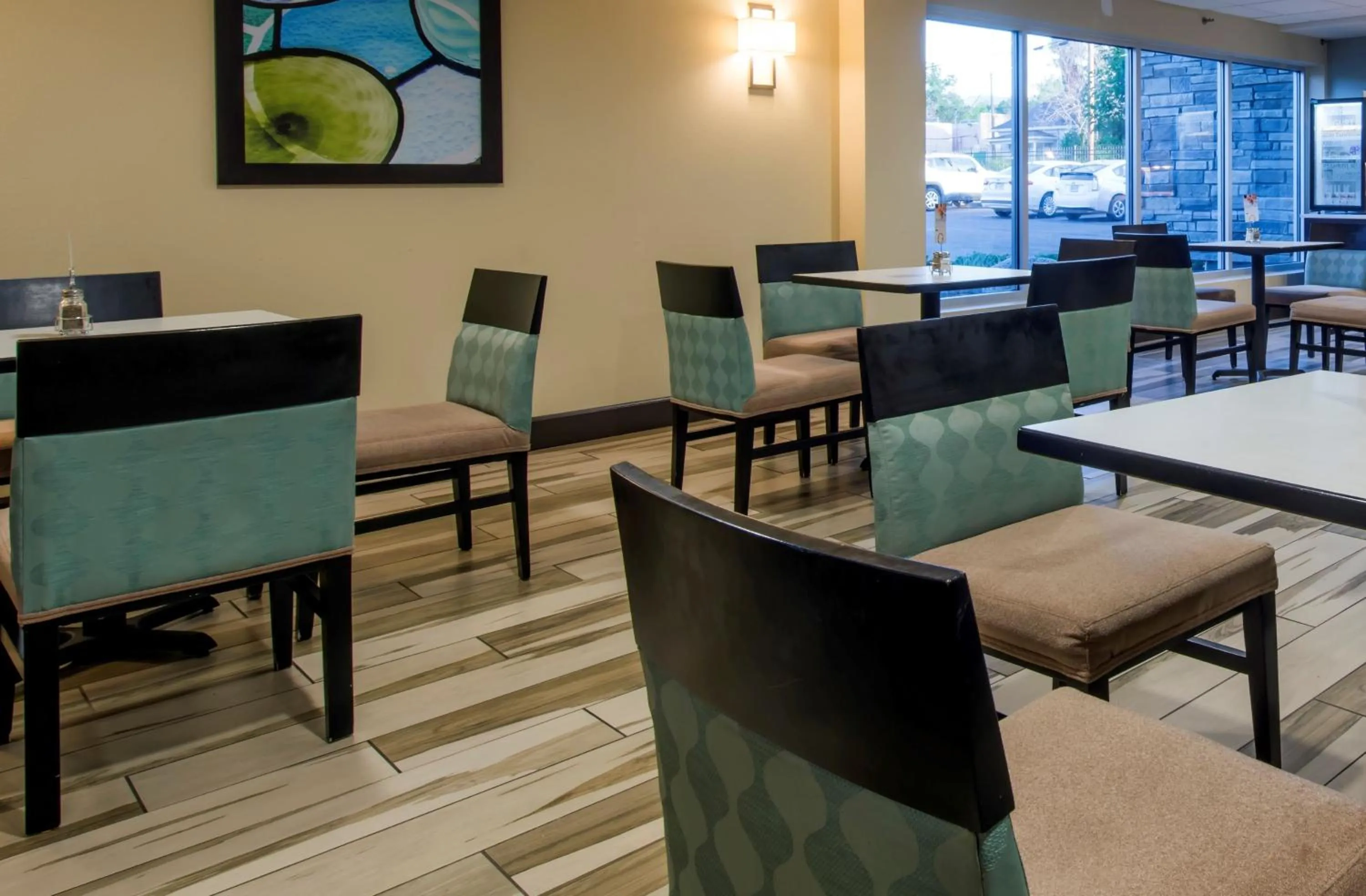 Breakfast in Holiday Inn Express & Suites Colorado Springs Central by IHG