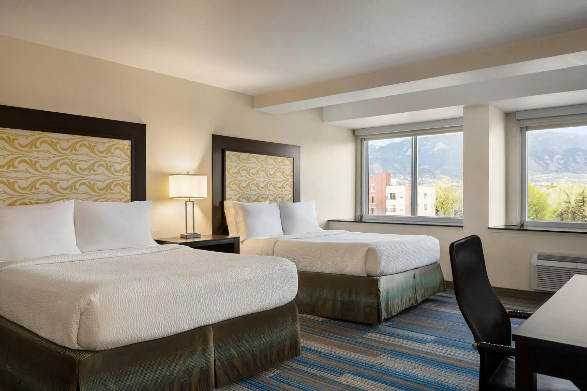 Photo of the whole room, Bed in Holiday Inn Express & Suites Colorado Springs Central by IHG