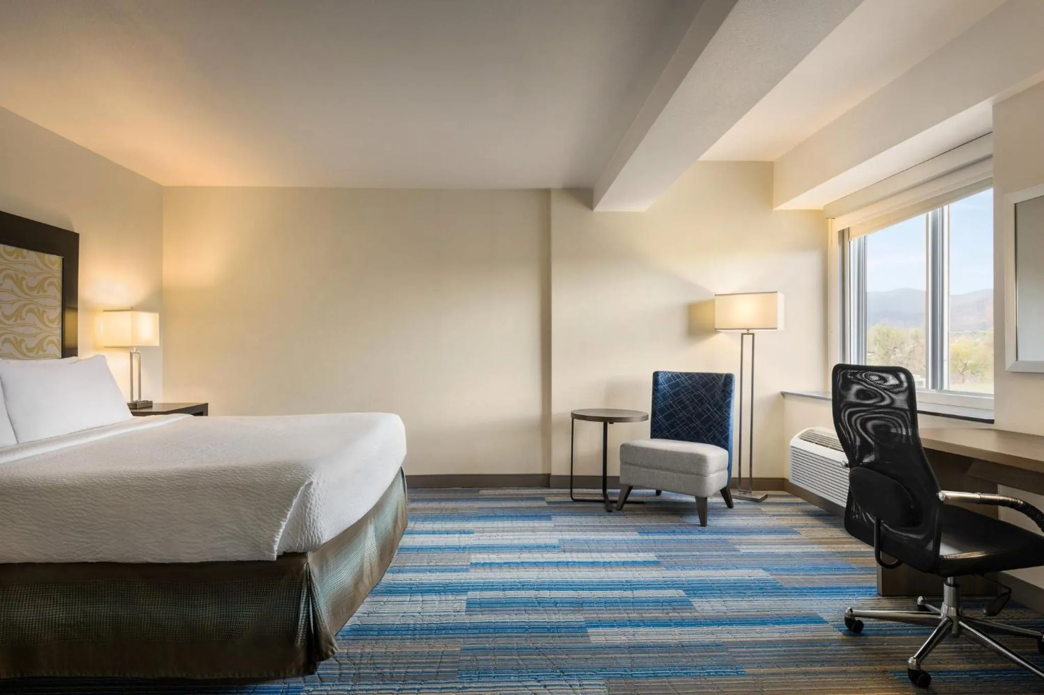 Photo of the whole room, Bed in Holiday Inn Express & Suites Colorado Springs Central by IHG