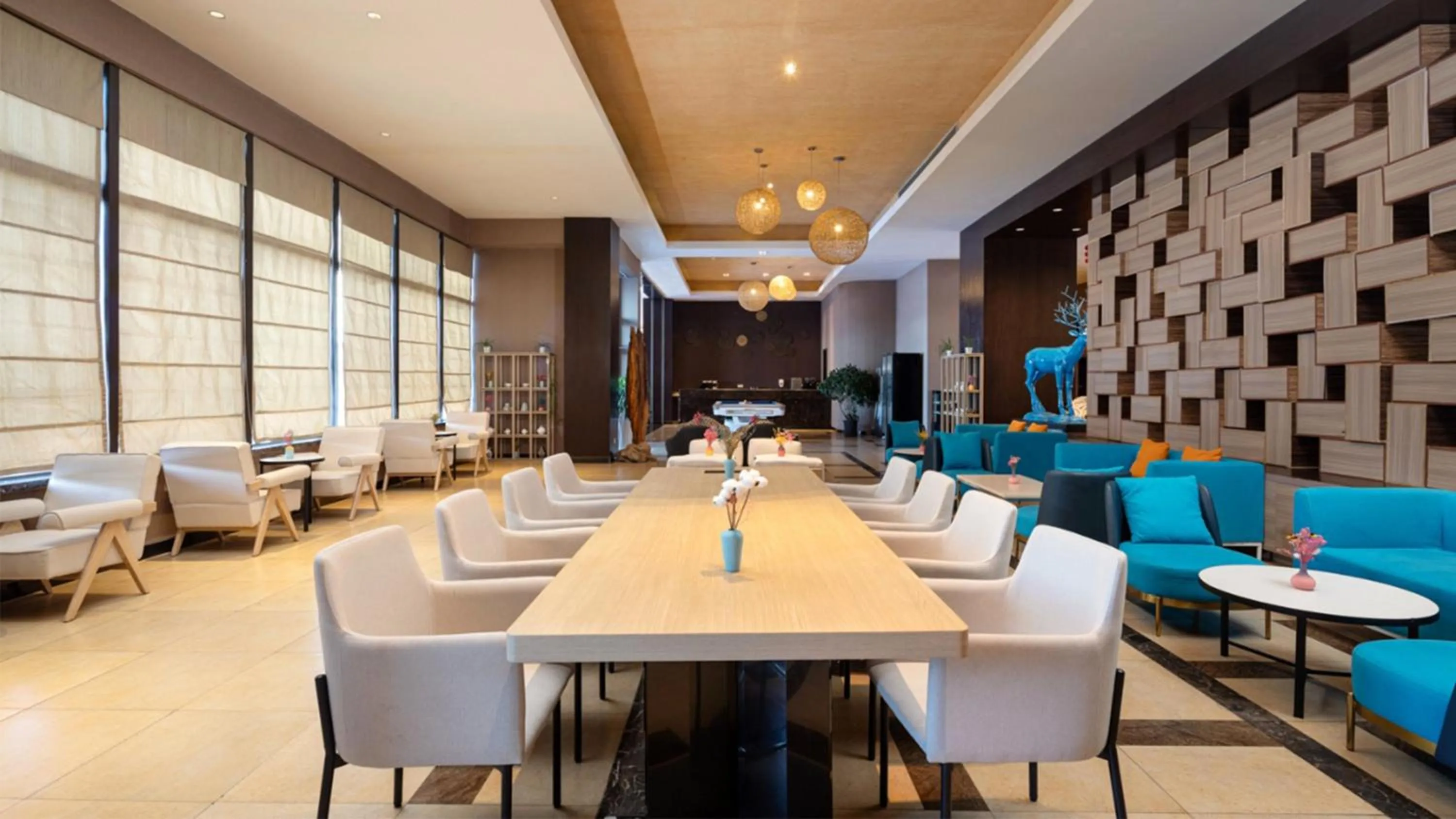 Lounge or bar in Holiday Inn Express Changbaishan by IHG