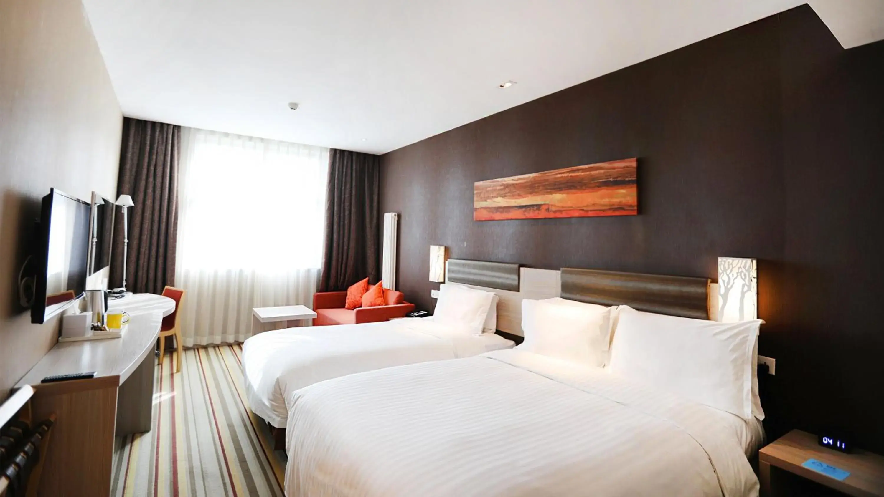 Standard Queen Room with Queen and Single Bed in Holiday Inn Express Changbaishan by IHG Standard Queen Room with Queen and Single Bed in Holiday Inn Express Changbaishan by IHG