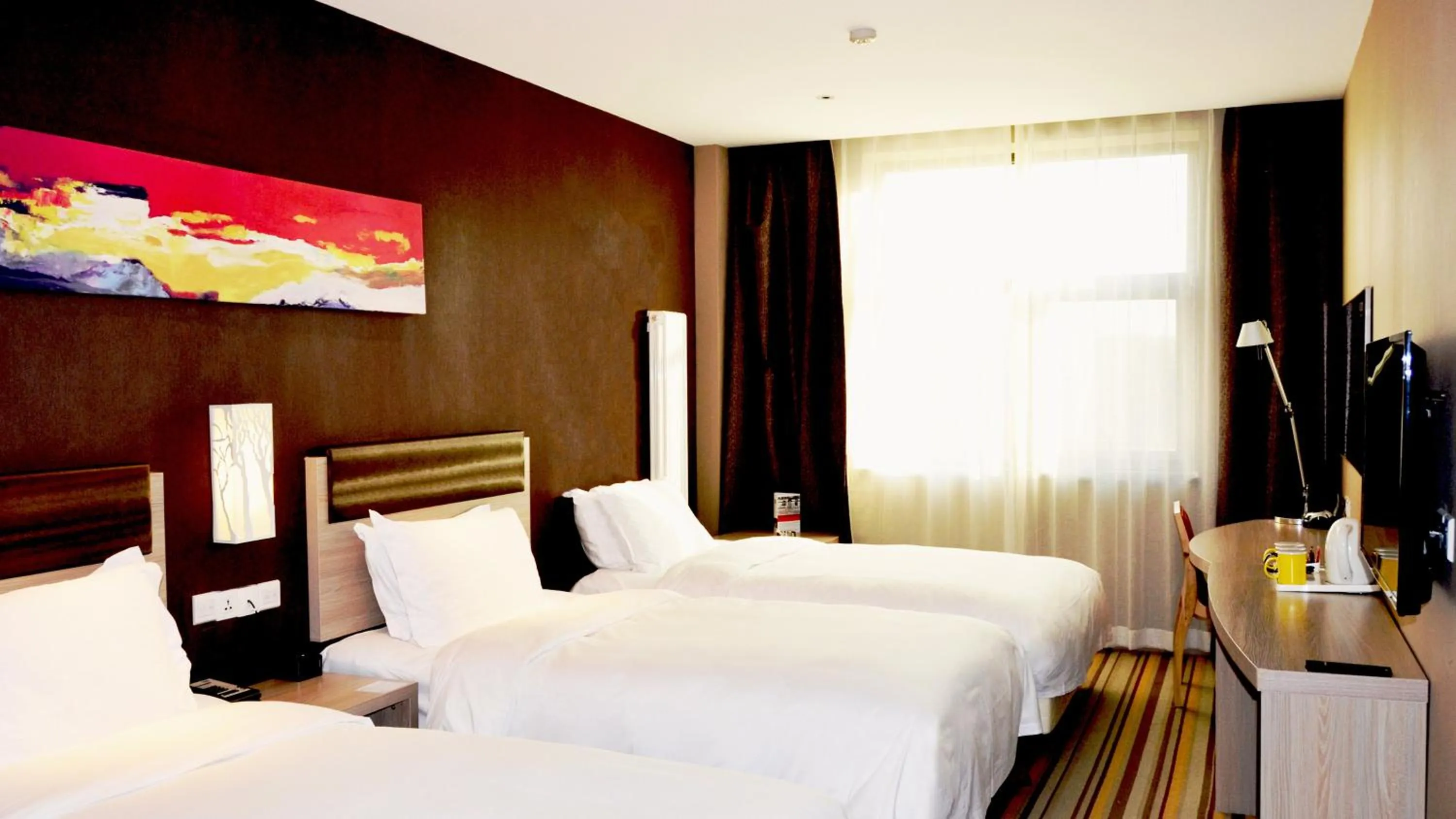 Photo of the whole room, Bed in Holiday Inn Express Changbaishan by IHG