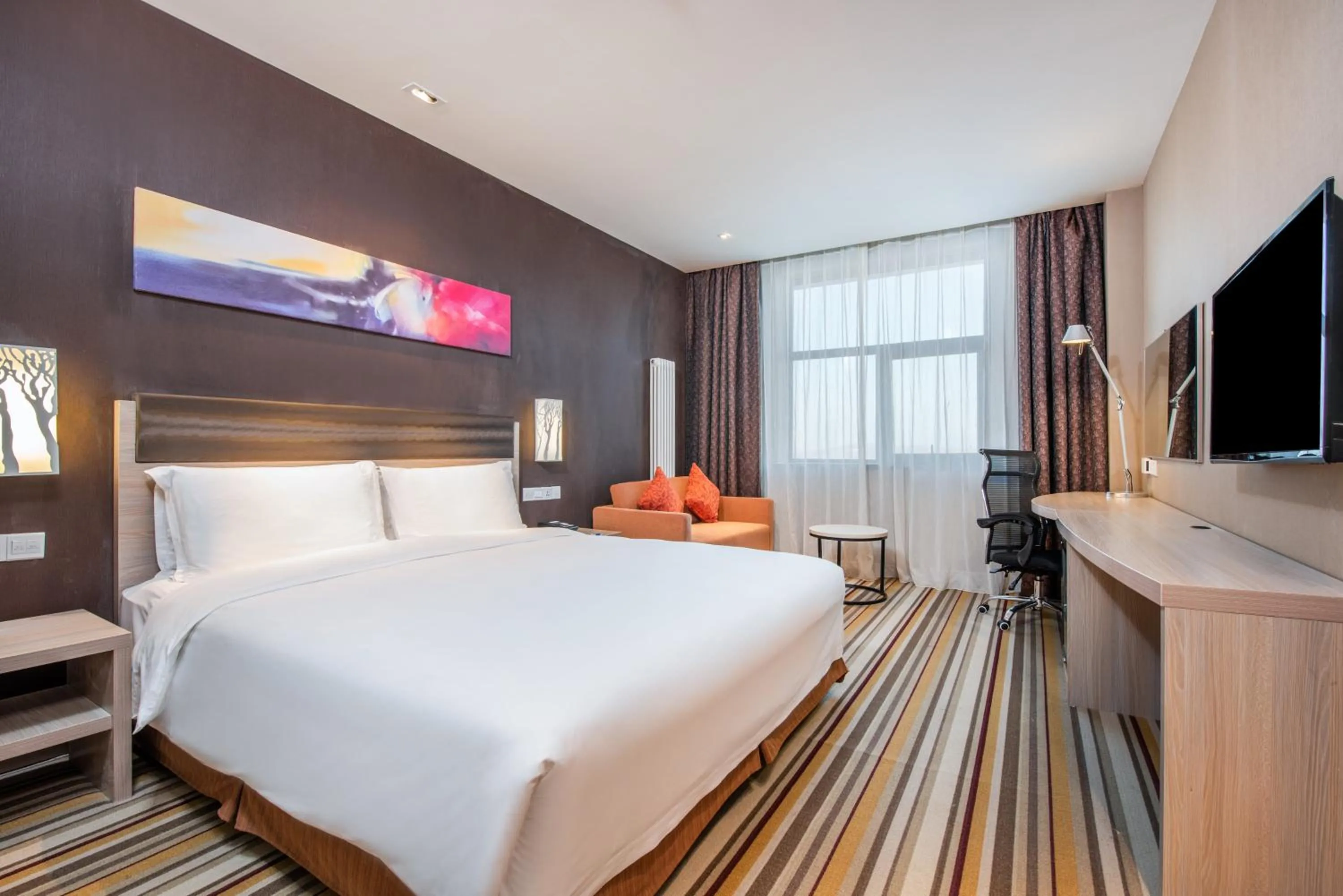 Photo of the whole room, Bed in Holiday Inn Express Changbaishan by IHG