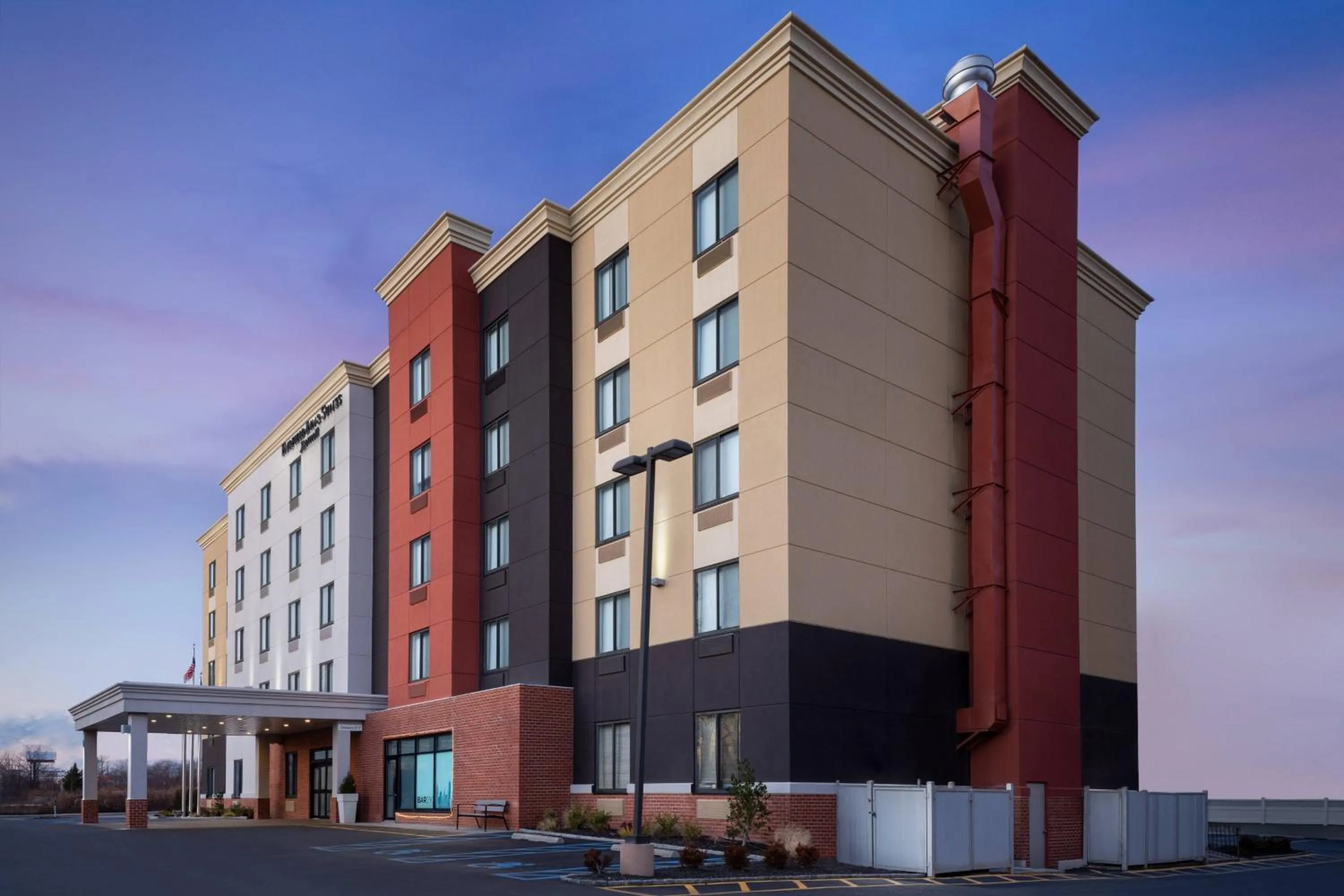 Property building in Fairfield Inn & Suites by Marriott New York Staten Island