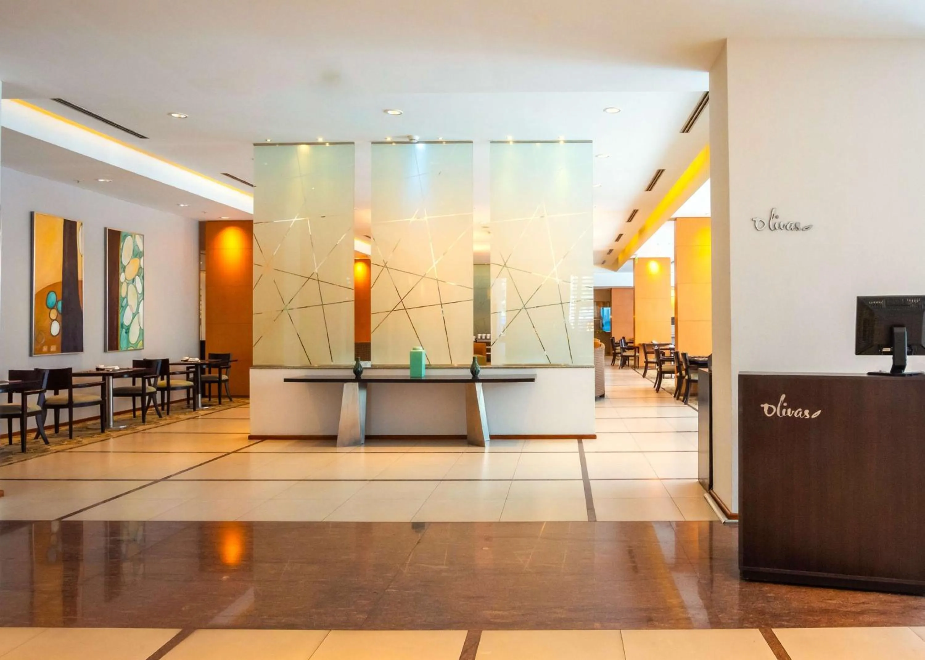 Restaurant/places to eat in Hilton Mendoza