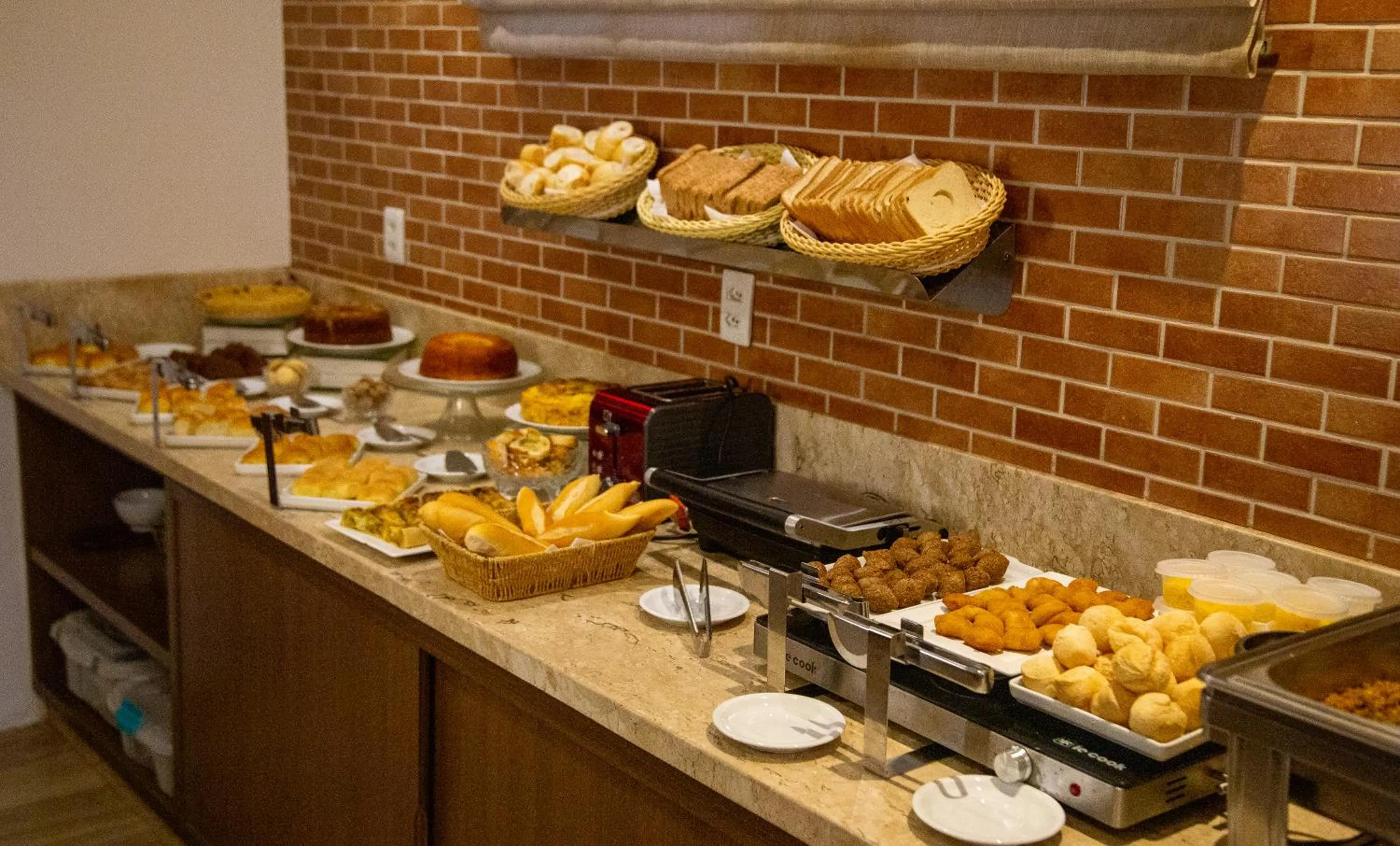 Buffet breakfast in Diff Hotel - by Easy Hotéis