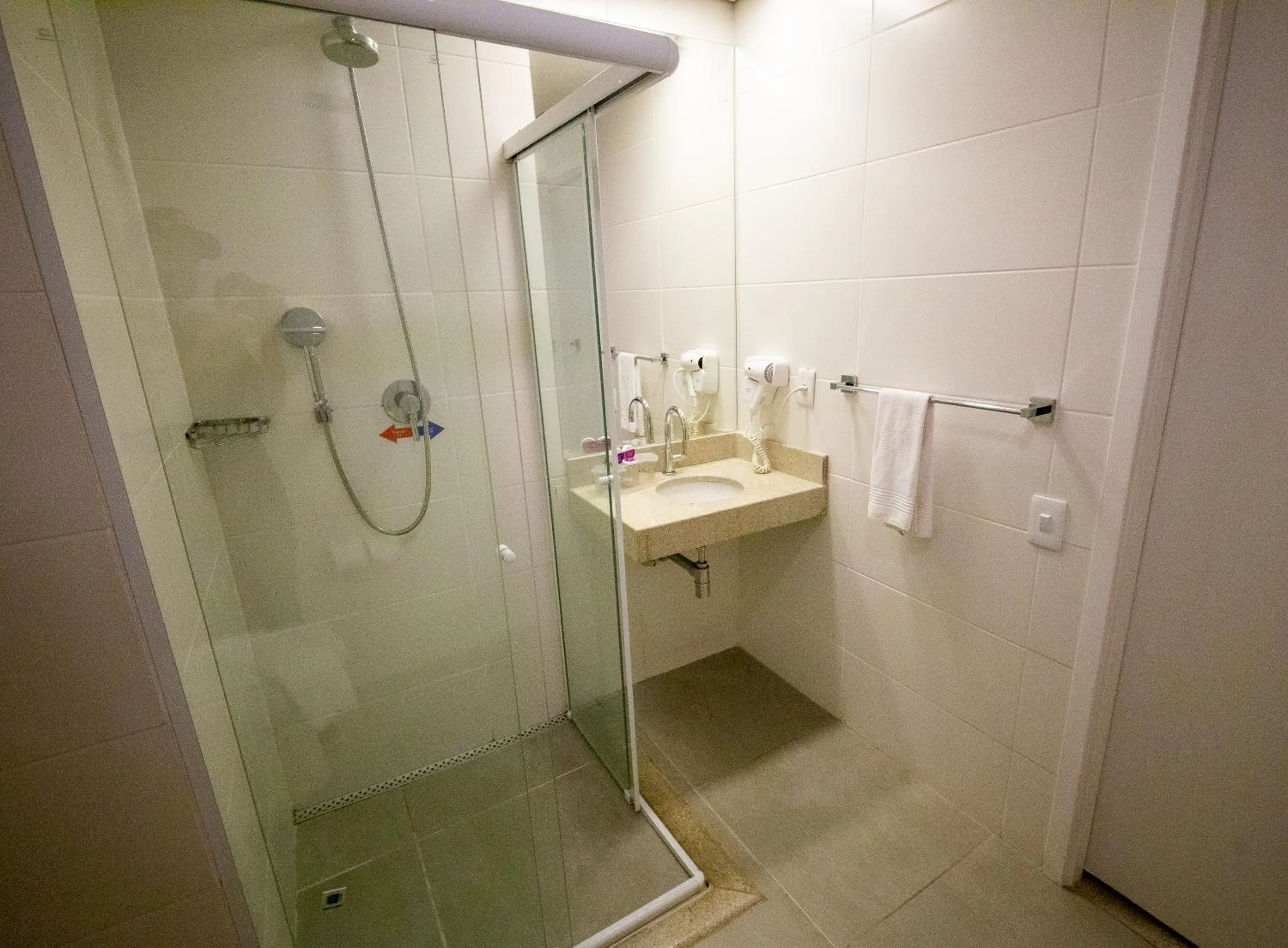 Shower in Diff Hotel - by Easy Hotéis