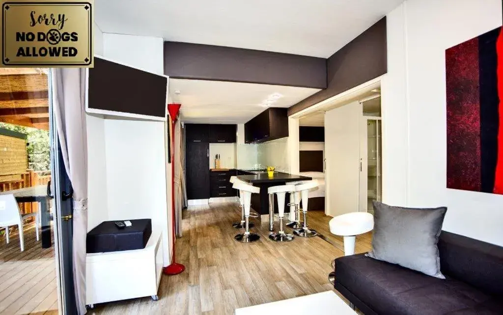 Deluxe Two-bedroom Mobile Home in Camping Village Santapomata Deluxe Two-bedroom Mobile Home in Camping Village Santapomata