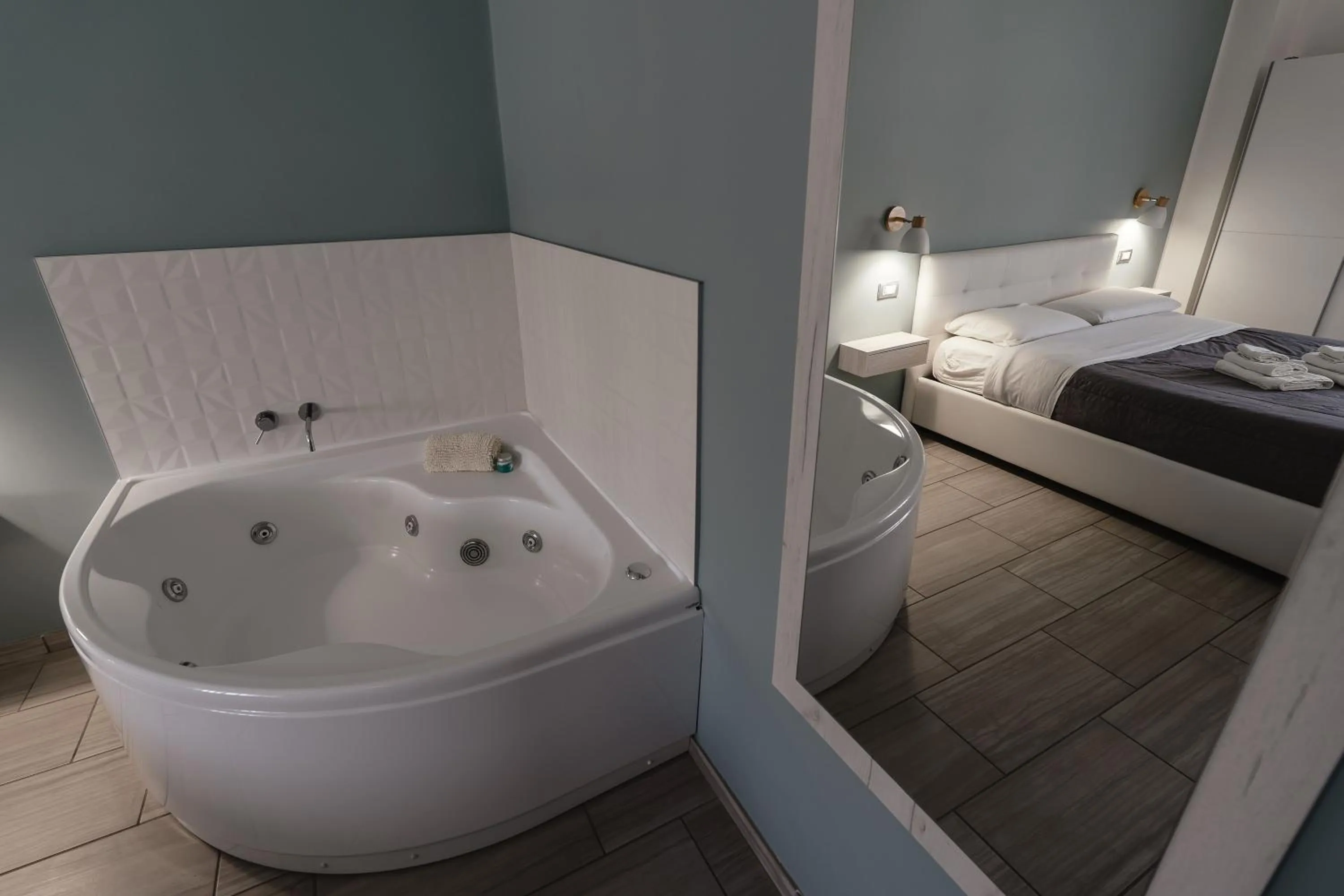 Hot Tub, Bed in Zaro Suites B&B